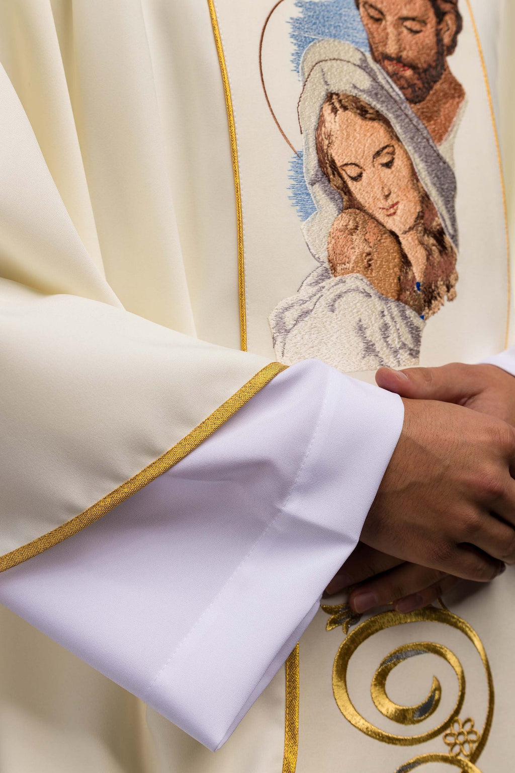 Weihnachtsgewand mit dem Bild der Heiligen Familie