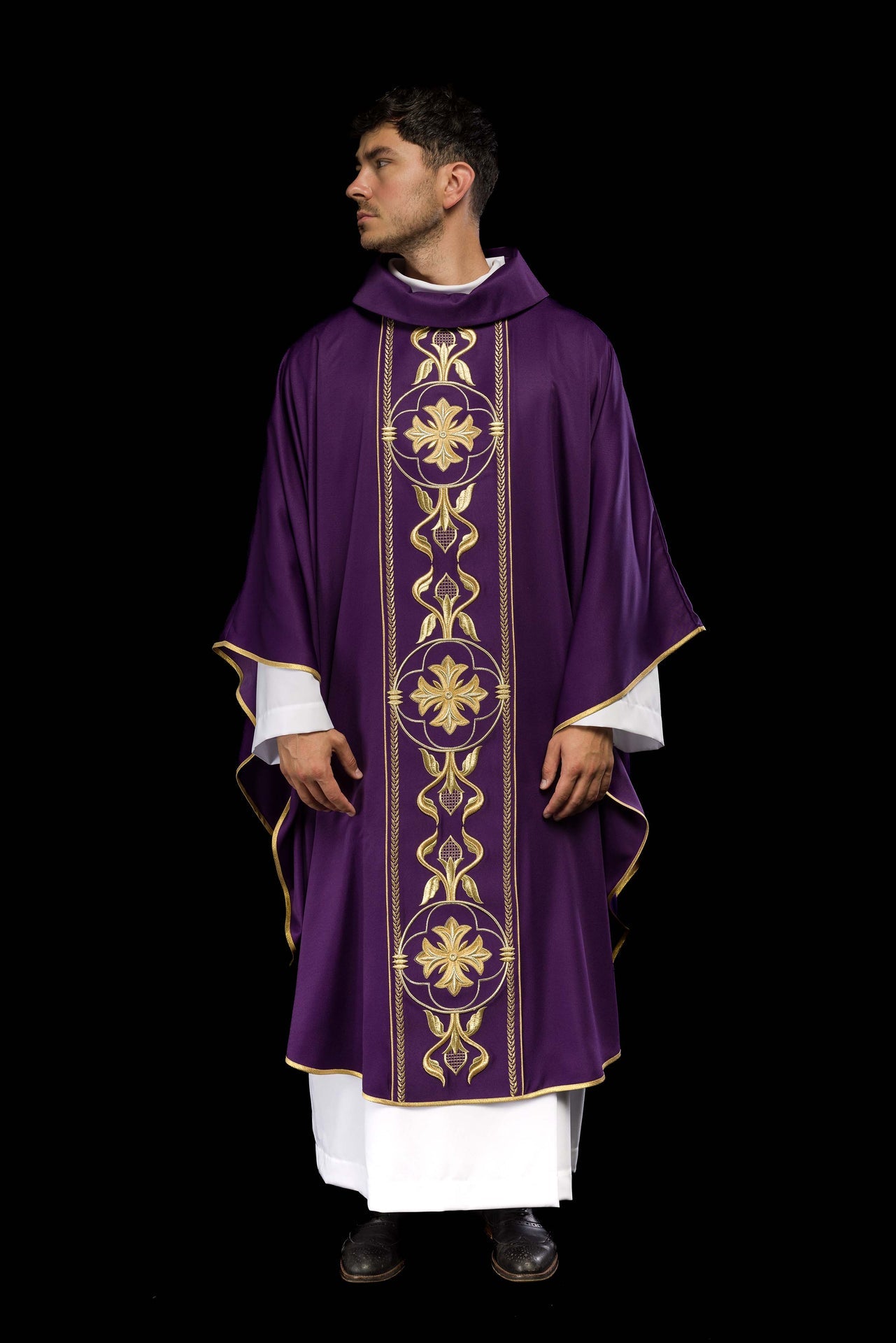 Ornat haftowany fioletowy z Ozdobnym Pasem - ORNATY.PL