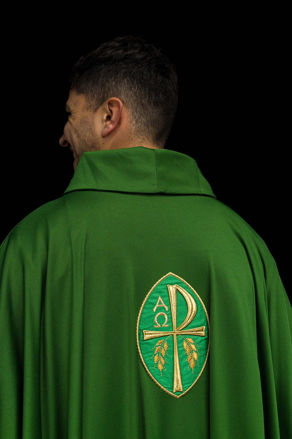 Messgewand mit gesticktem Kreuz grüner leichter Strickstoff SACROLITE