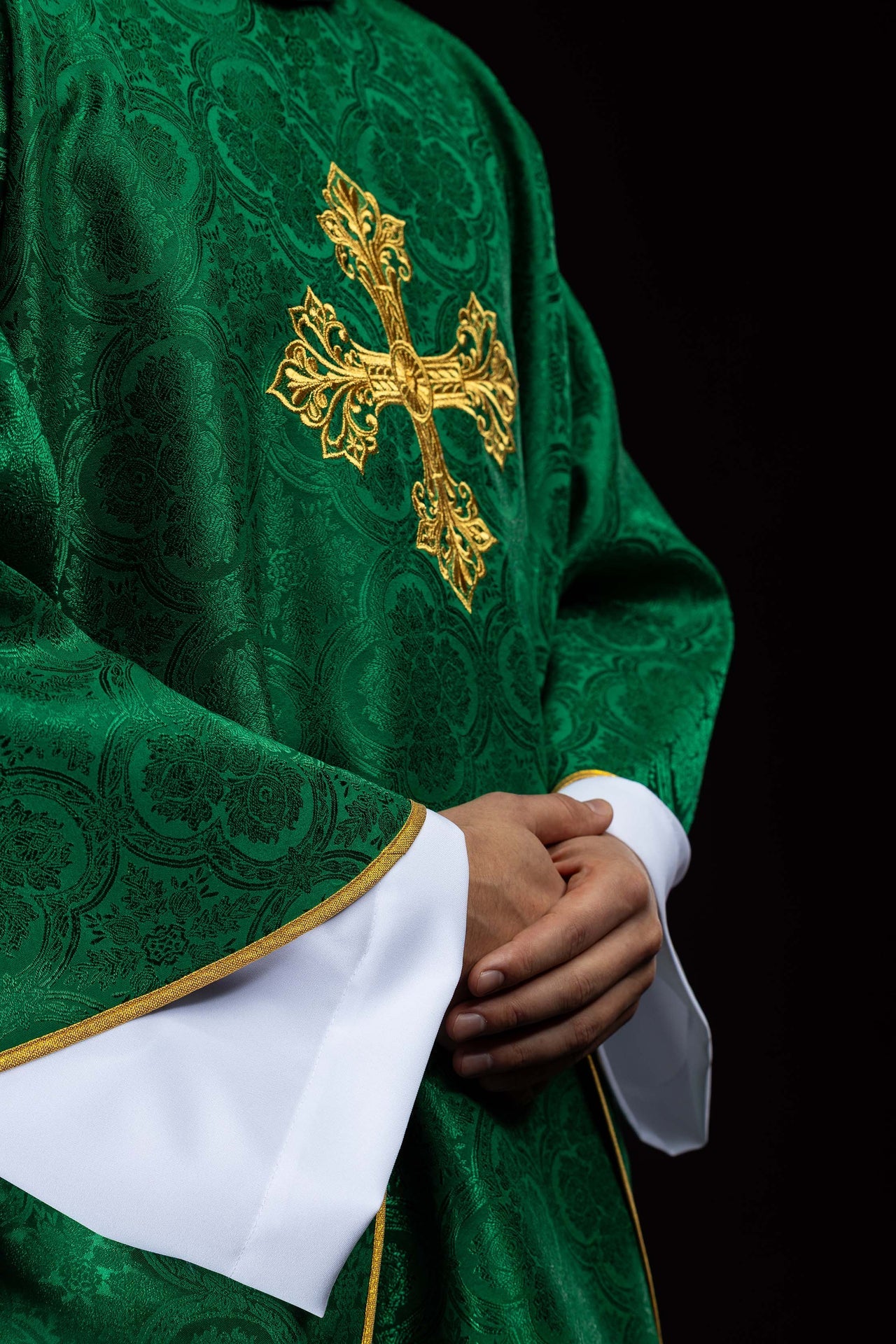 Zielony ornat z krzyżem tkanina żakardowa - ORNATY.PL