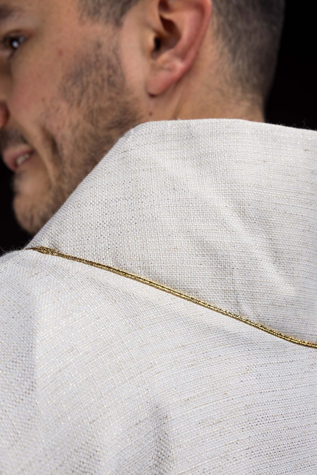 Kasel bestickt mit dem Jerusalemer Kreuz Ecru