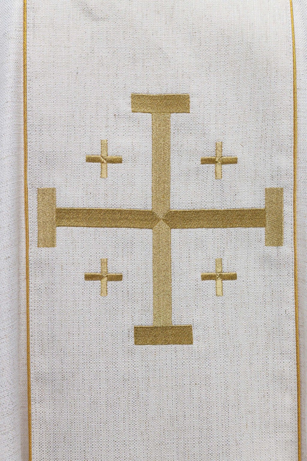Bestickte Kasel mit Jerusalemer Kreuz – Ecru