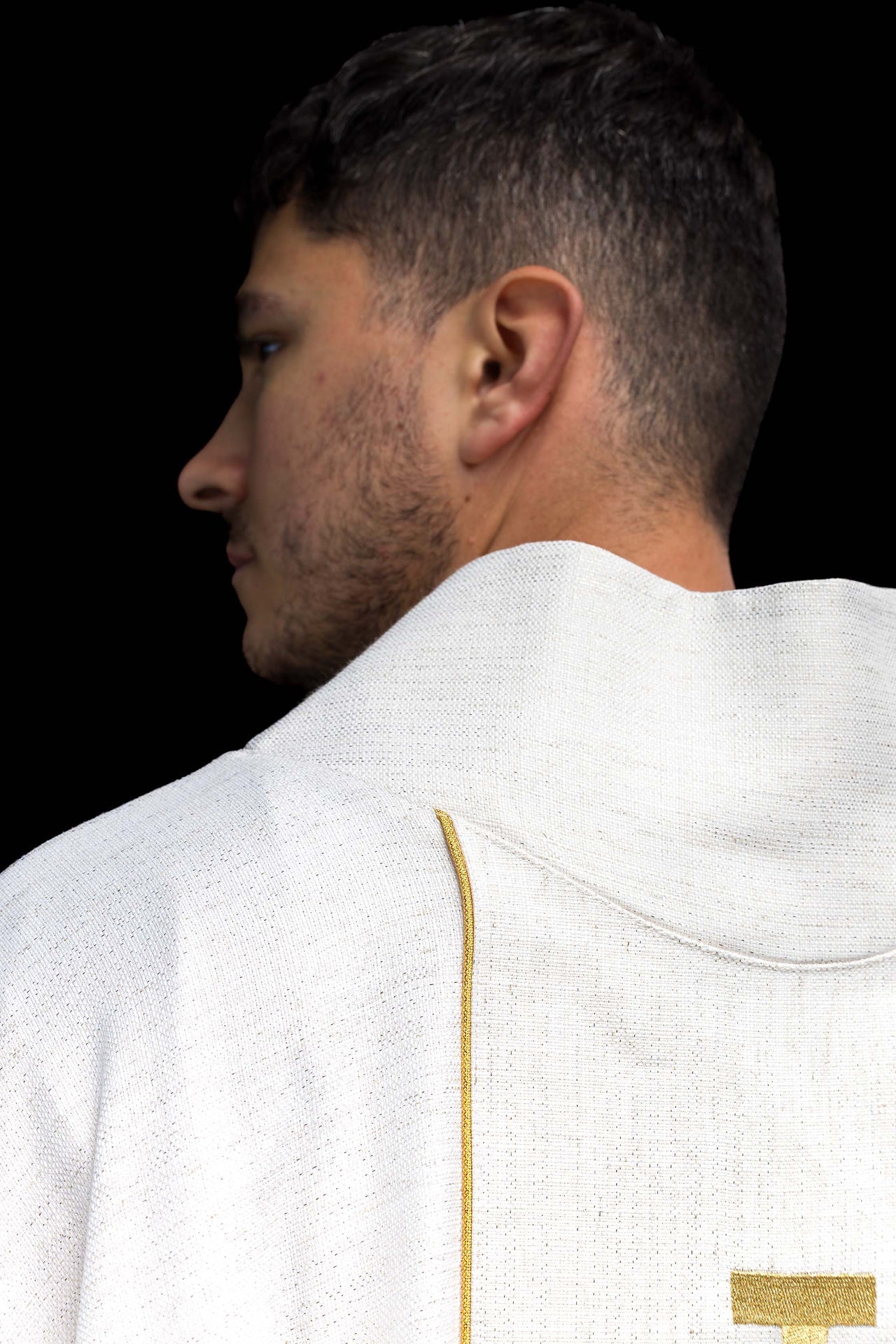 Bestickte Kasel mit Jerusalemer Kreuz – Ecru