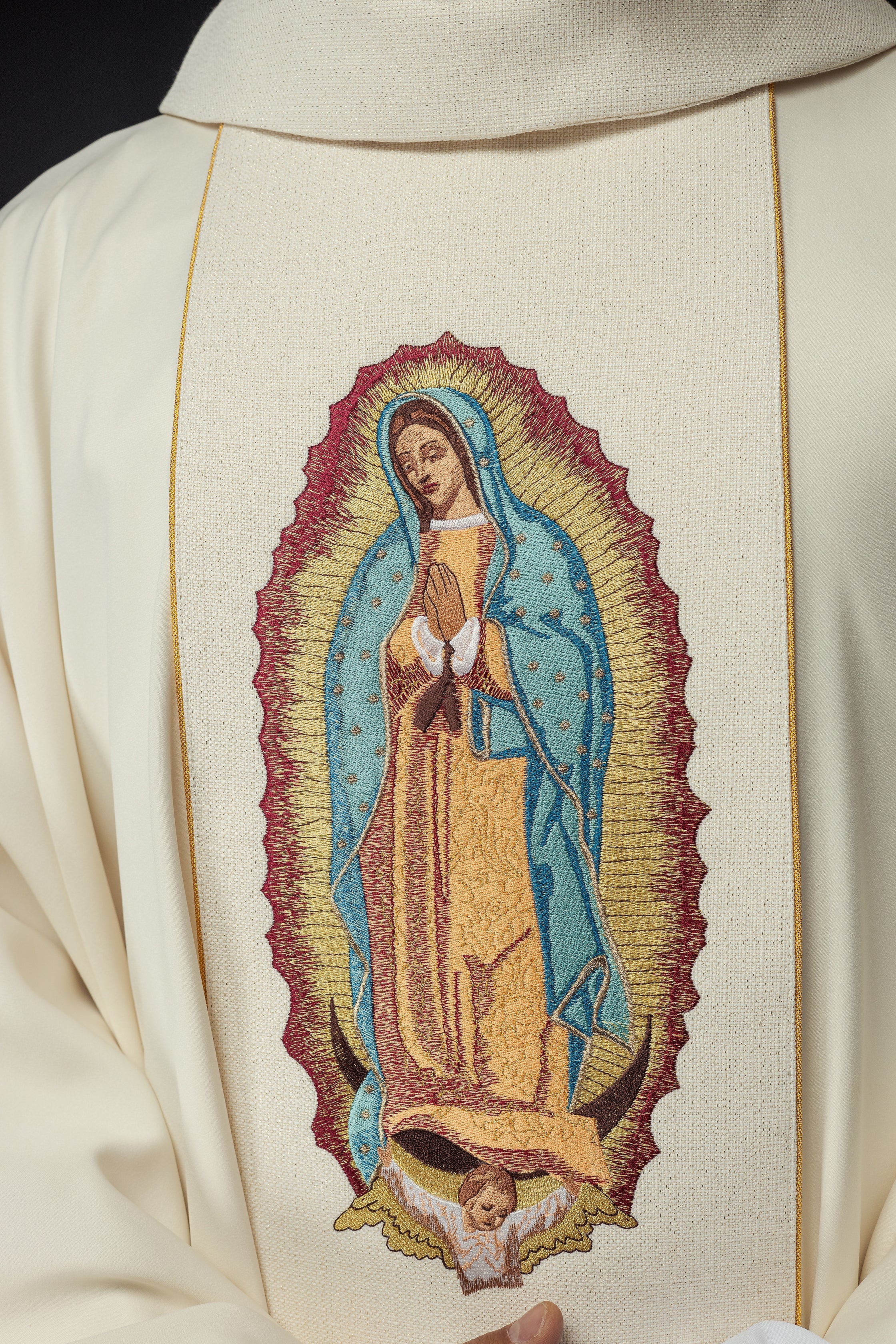 Gesticktes Messgewand mit dem Bild der Muttergottes von Guadalupe