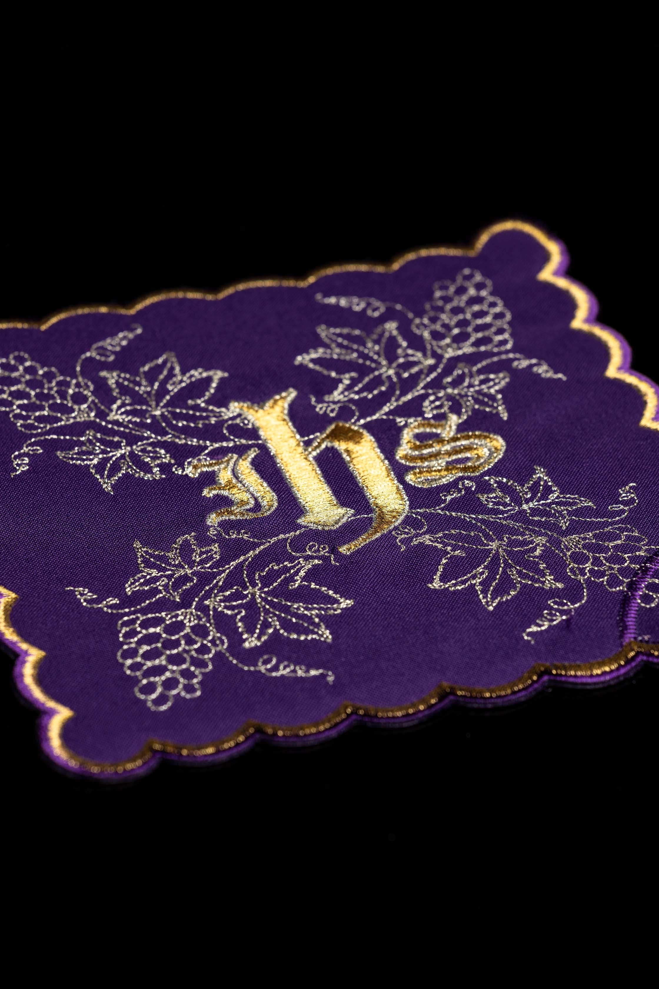 Set von Kelchpallen mit IHS-Symbol in vier liturgischen Farben
