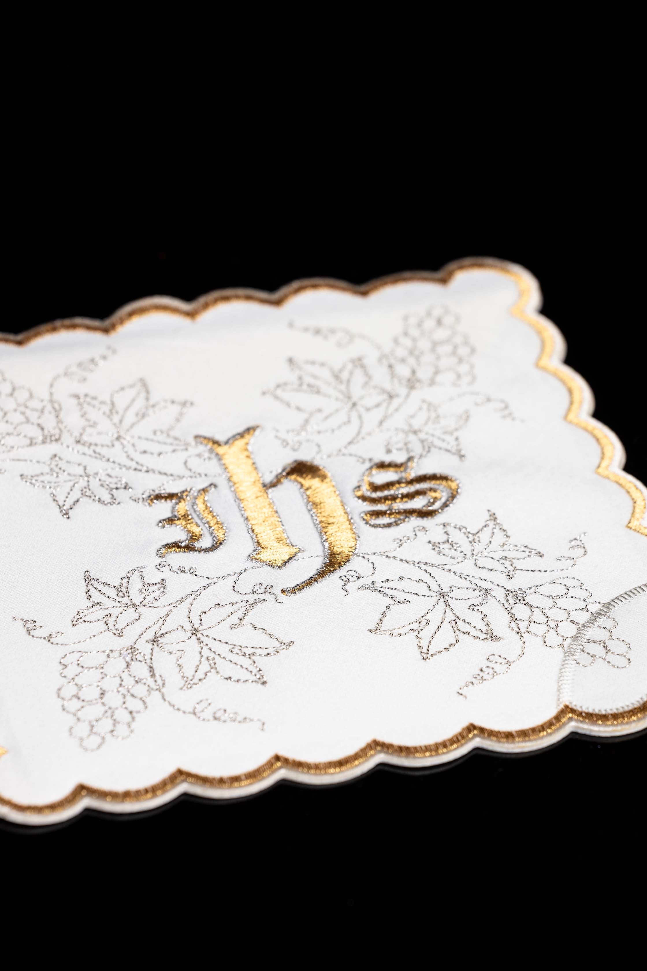 Set von Kelchpallen mit IHS-Symbol in vier liturgischen Farben