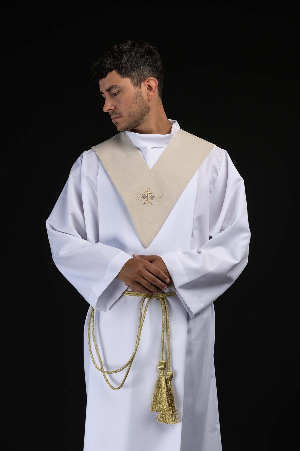 Lektorenschulterkragen in Ecru mit besticktem goldenem Kreuz