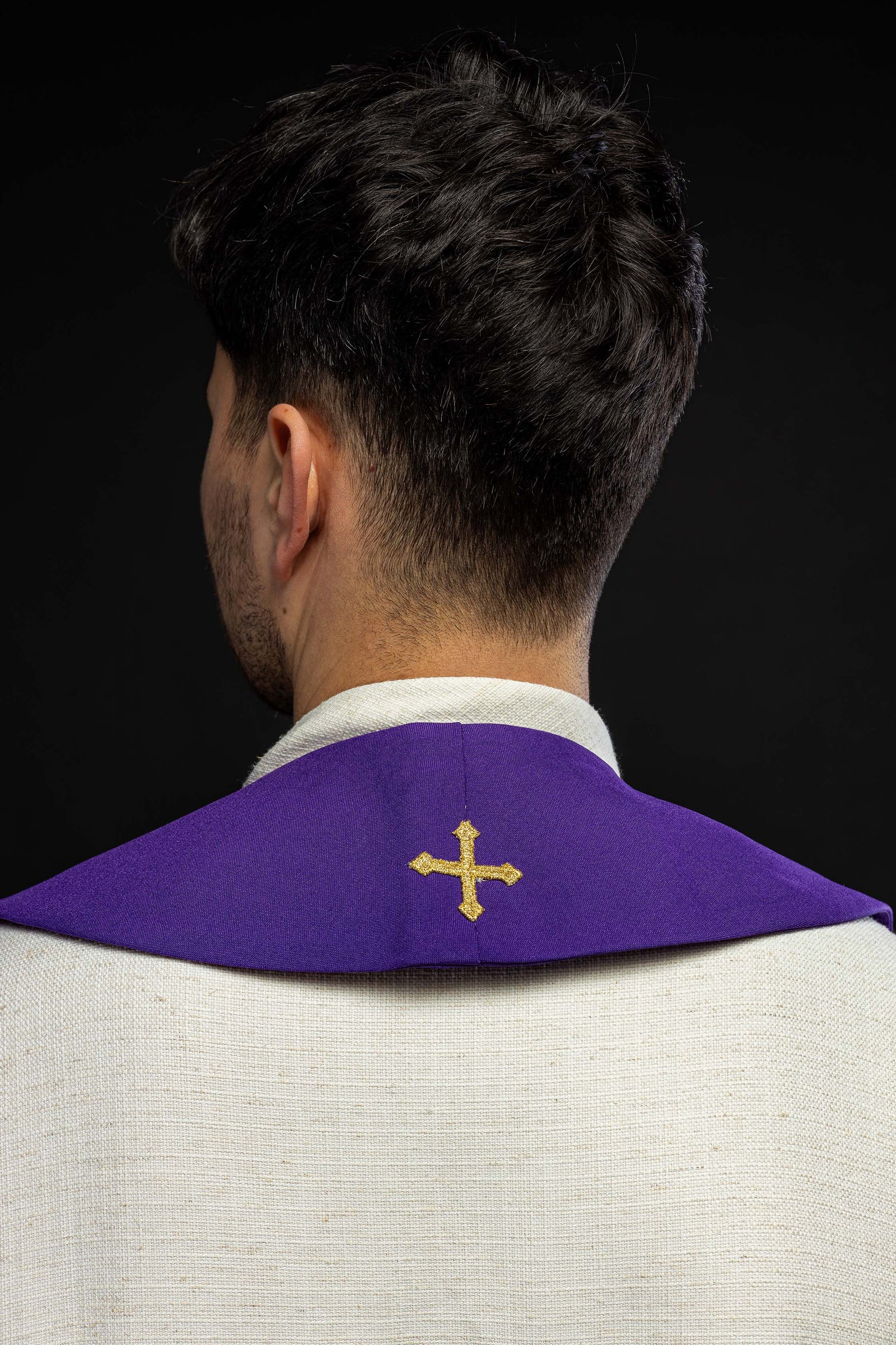 Alpha und Omega bestickte lila Priesterstola