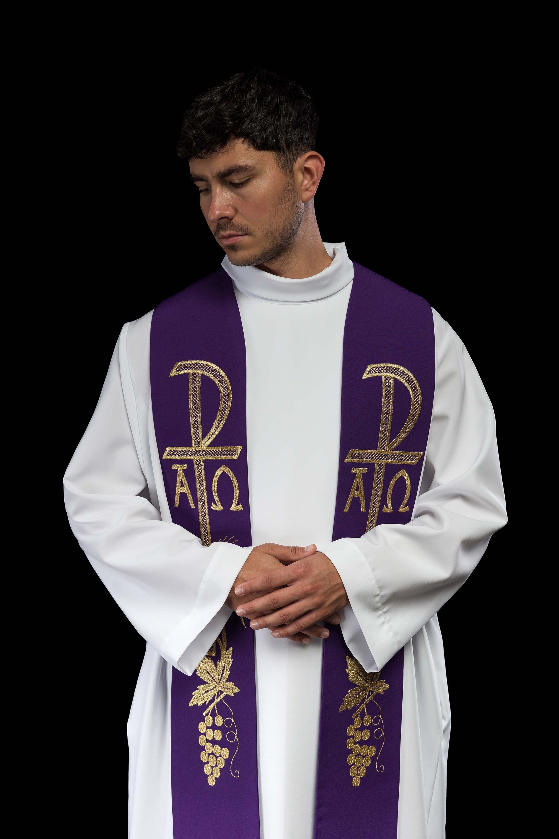 Alpha und Omega bestickte lila Priesterstola