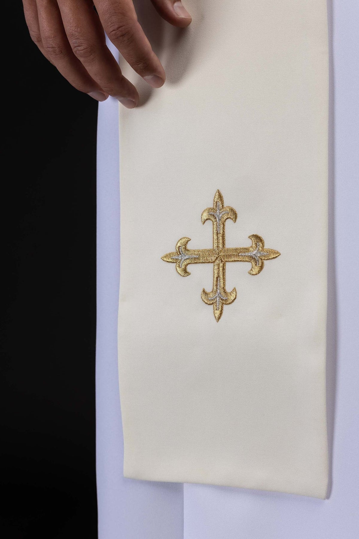 Ecru Stola mit besticktem Bildnis von Johannes Paul II.