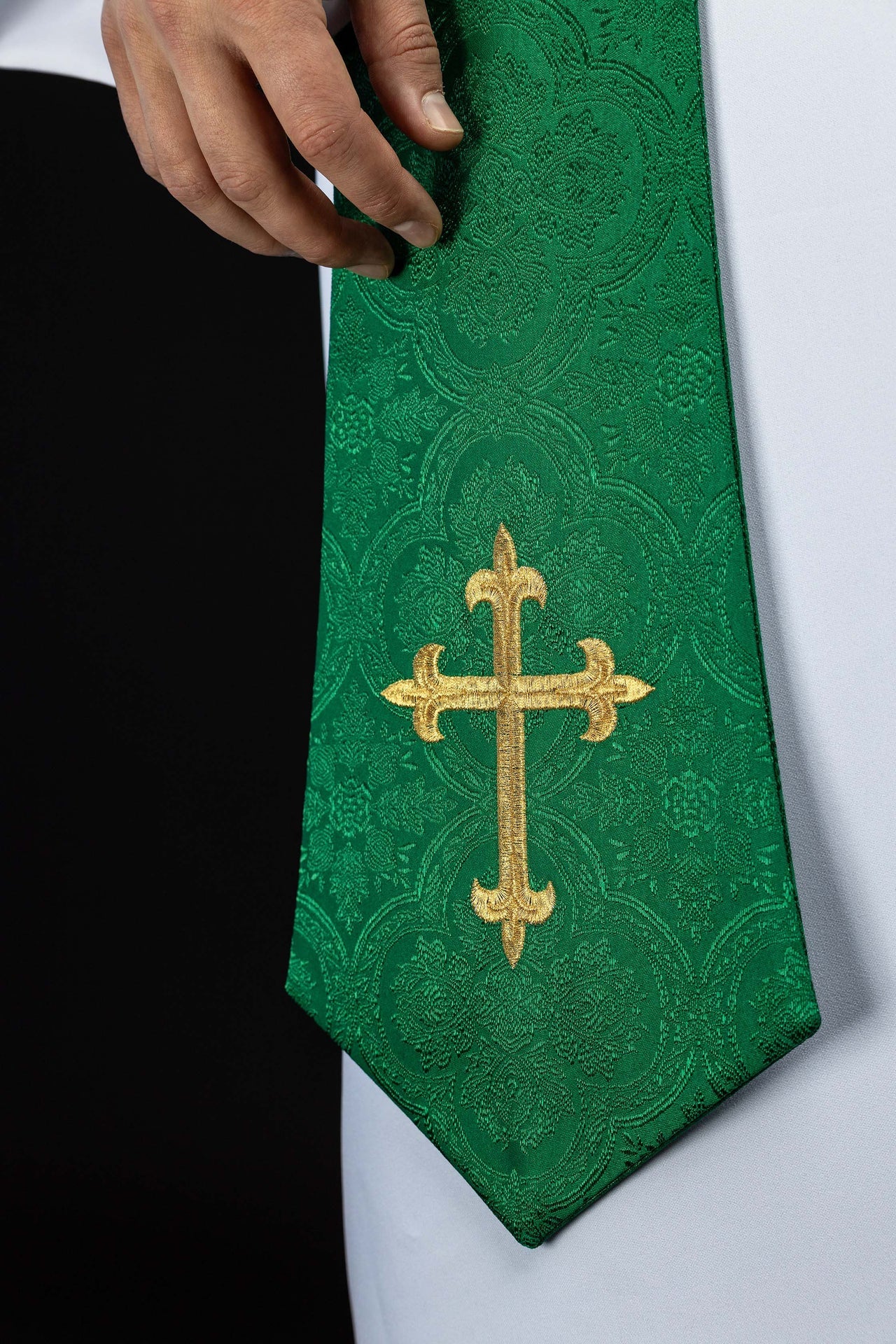 Bestickte Stola mit Kreuzmotiv grüner Jacquardstoff