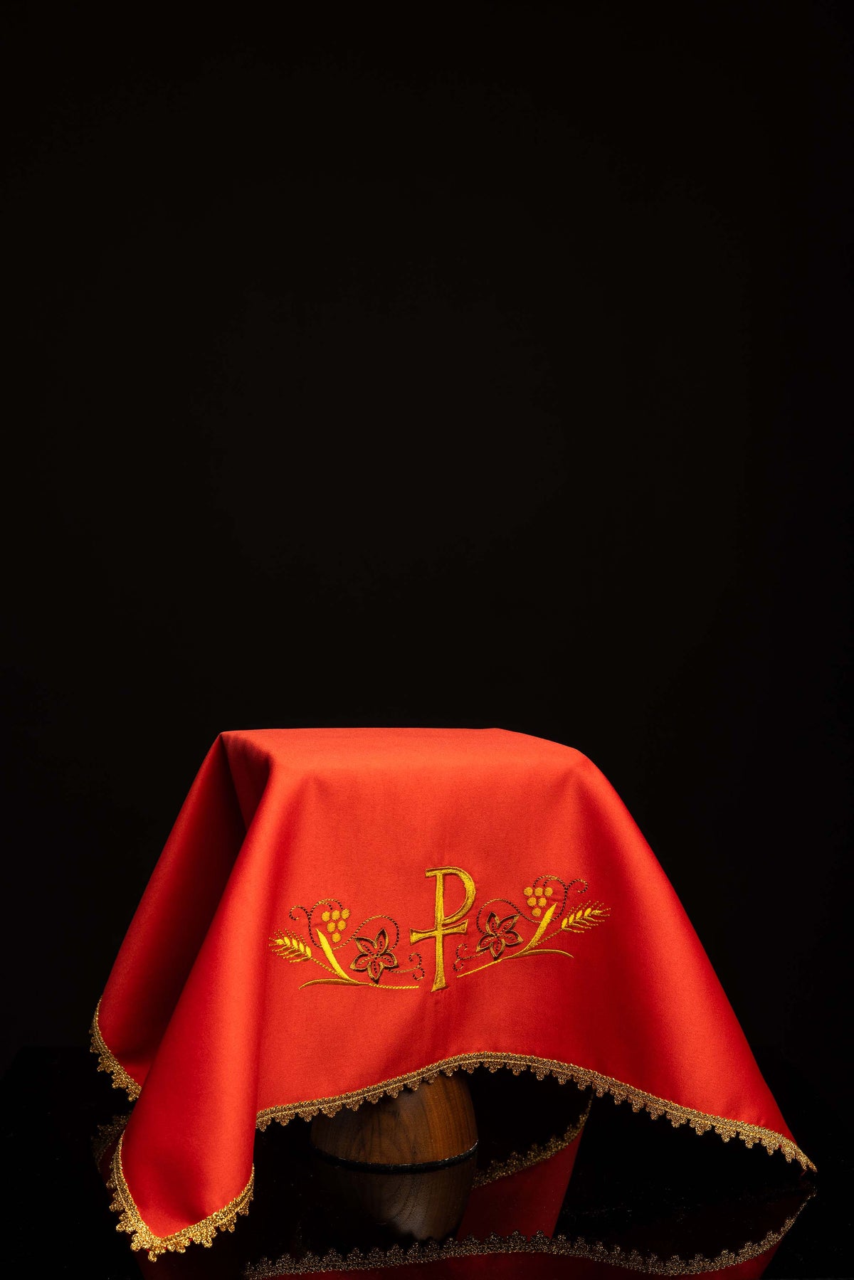 Set aus vier Kelchvelen mit PAX-Motiv