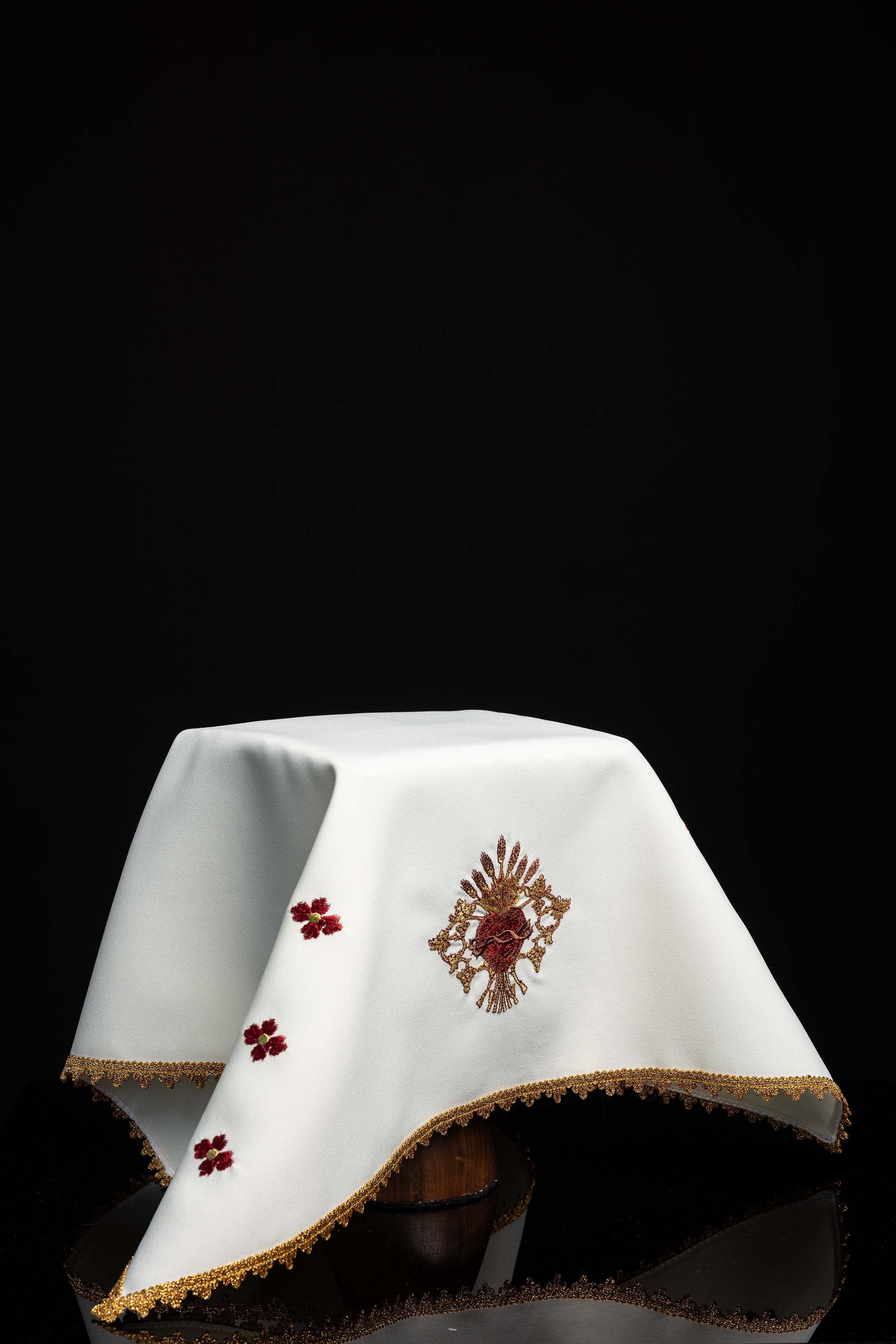 Schleier für den Kelch mit dem Symbol des Herzens Jesu