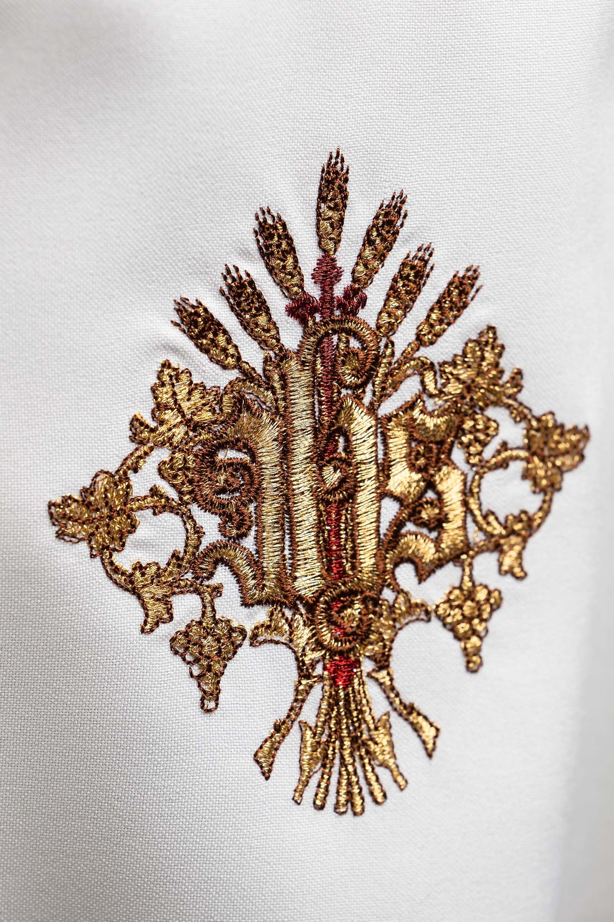 Kelchvelum mit gesticktem IHS-Motiv