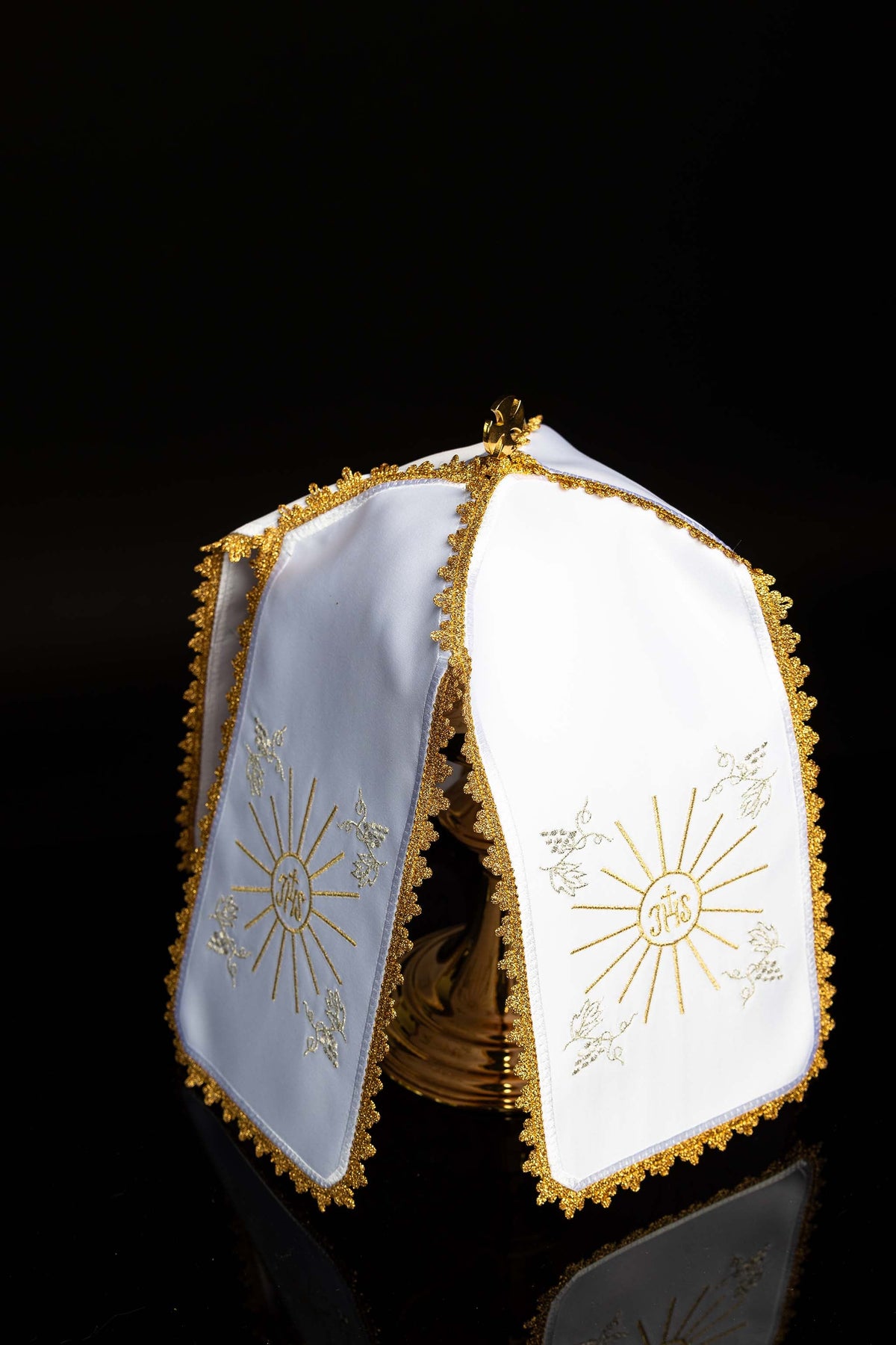 Ziboriumvelum mit gesticktem IHS-Motiv