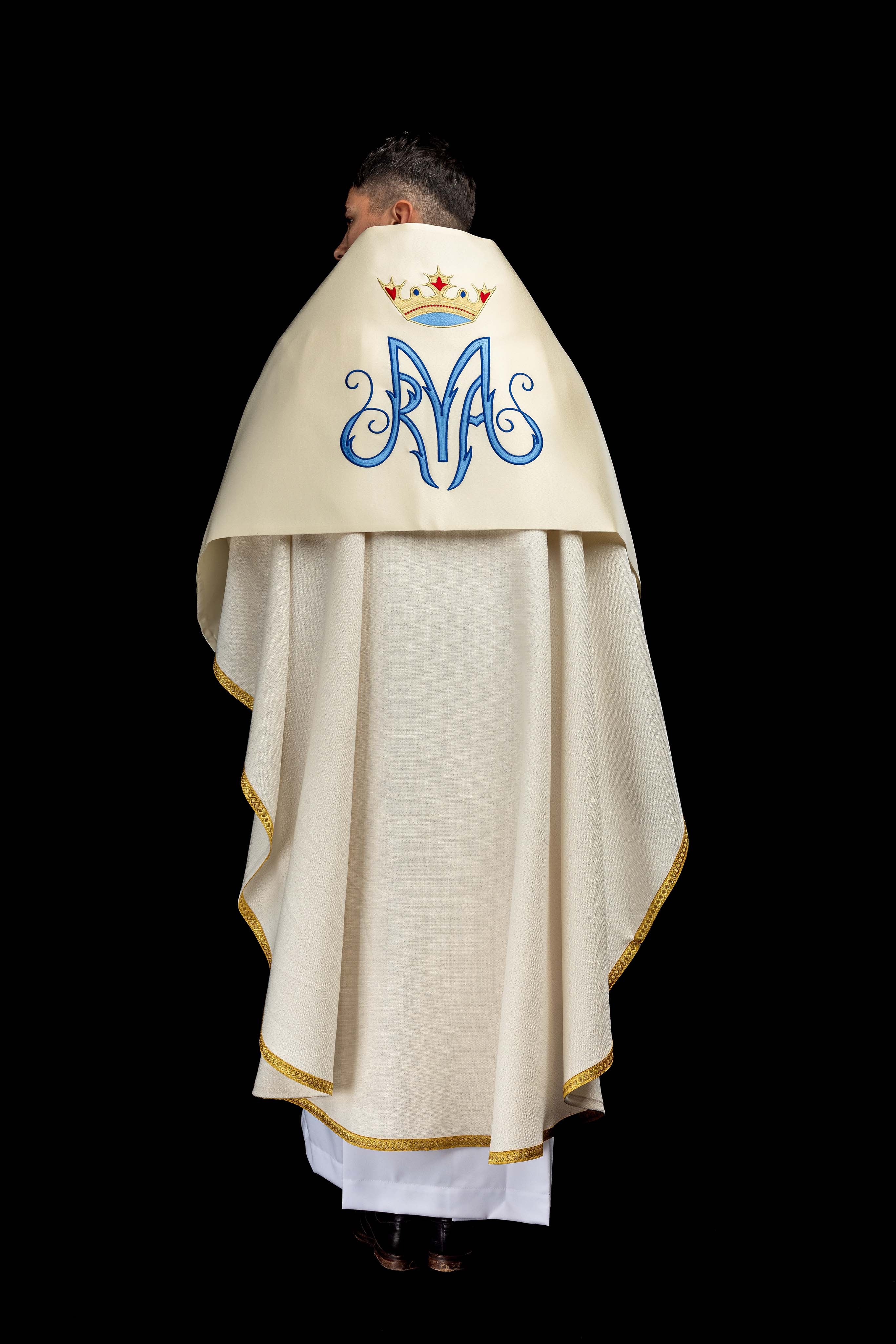 Ecrufarbenes Schultervelum mit gesticktem Marienmotiv