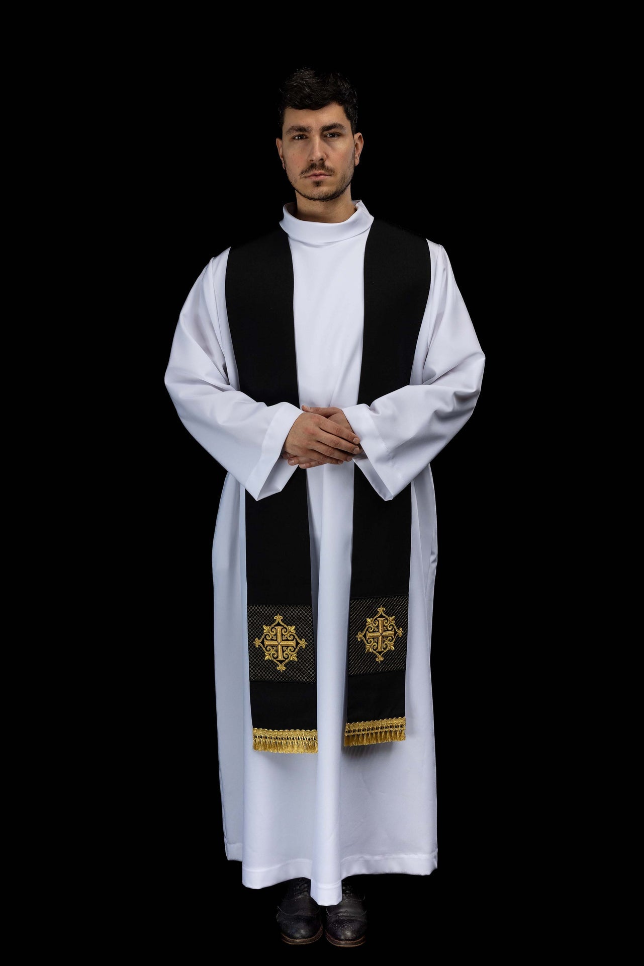 Stuła haftowana z symbolem krzyża aksamit czarna - ORNATY.PL