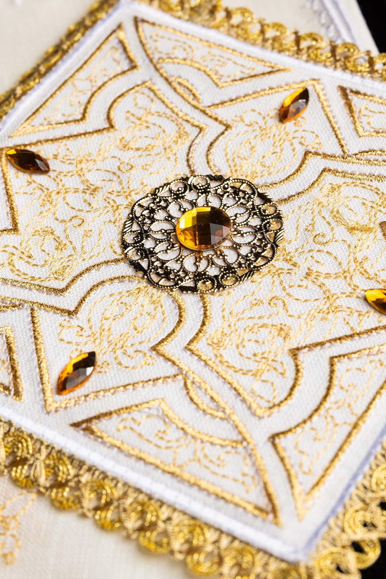 Bielizna kielichowa haftowana bogato zdobiona - ORNATY.PL