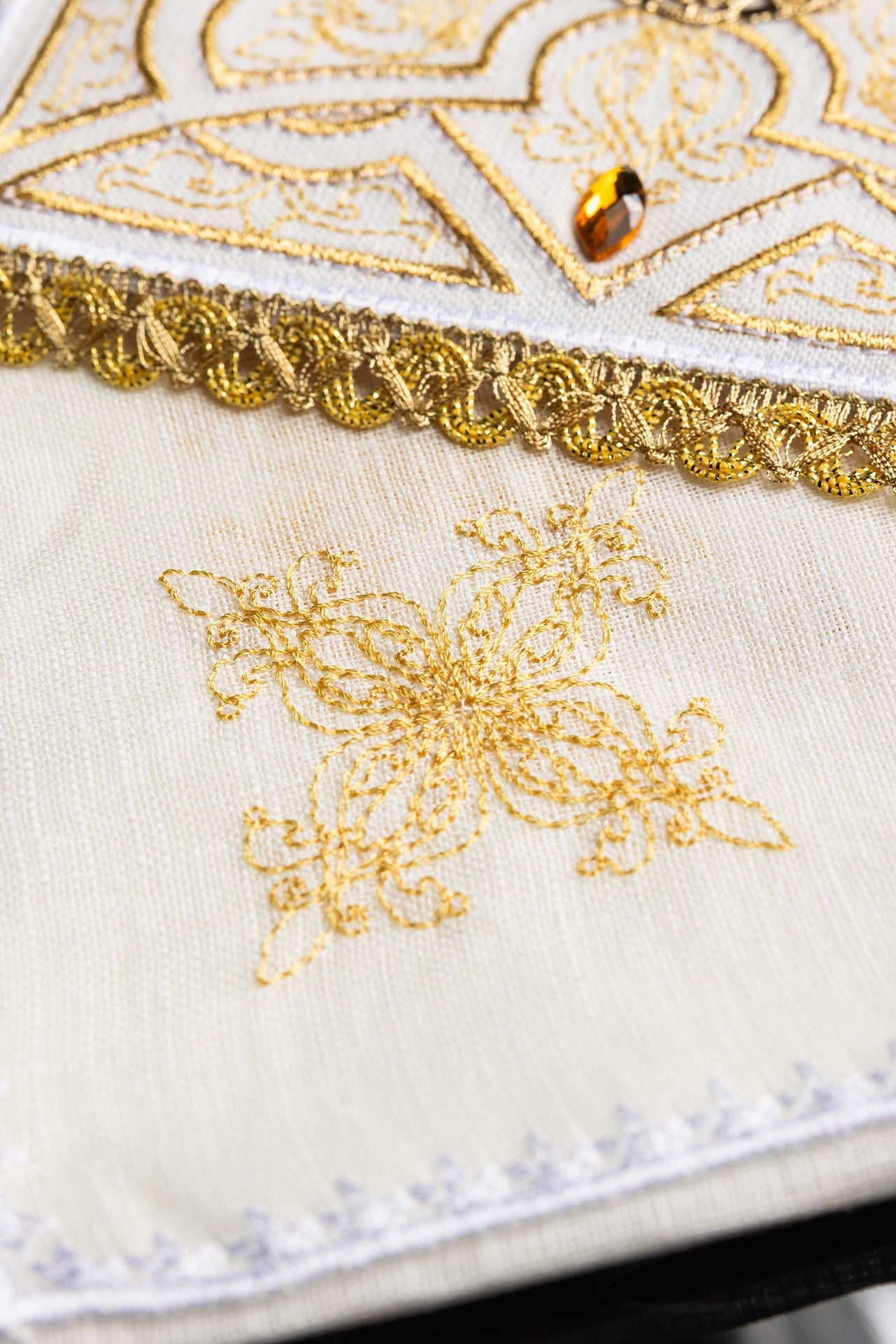 Bielizna kielichowa haftowana bogato zdobiona - ORNATY.PL