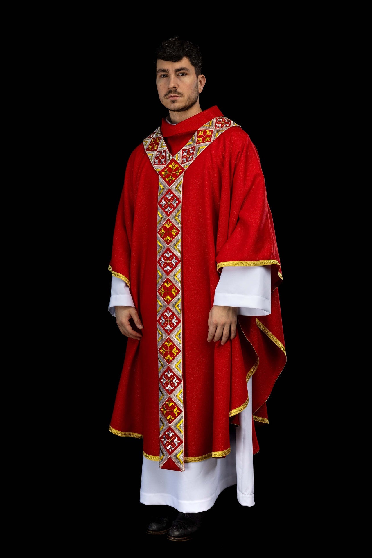 Haftowany pas na ornat w zestawie z ornatem czerwony - ORNATY.PL