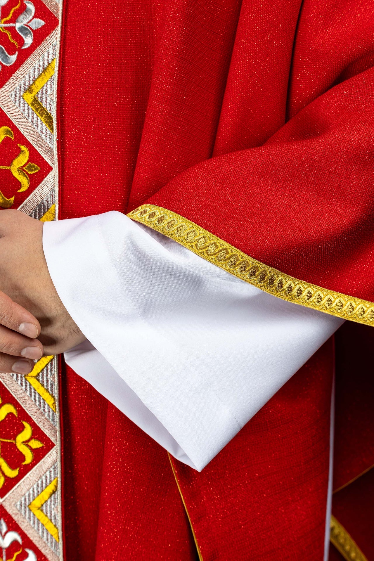 Haftowany pas na ornat w zestawie z ornatem czerwony - ORNATY.PL