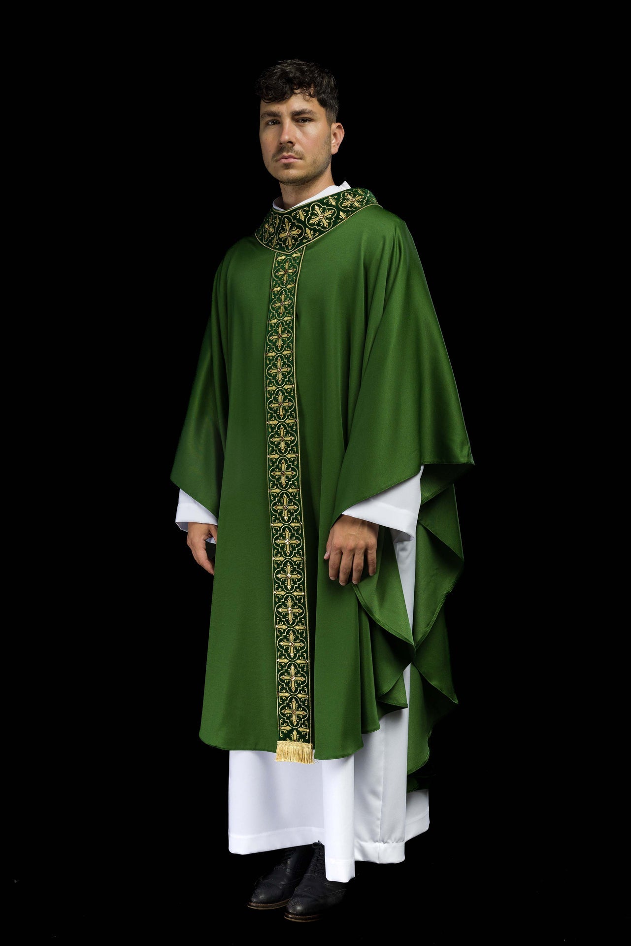 Zielony ornat zdobiony 500 kamieniami z wąskim pasem - ORNATY.PL