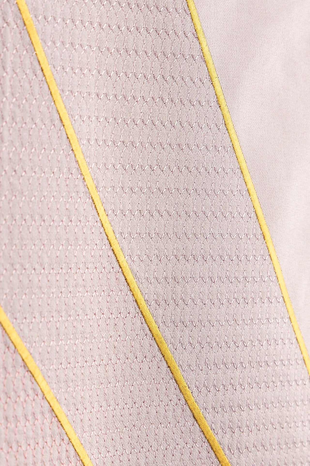 Rosa Ambotuch mit PAX-Stickerei