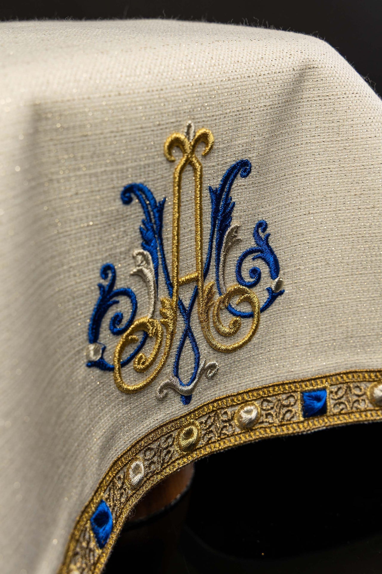 Kelchvelum in Ecru mit marianischer Stickerei