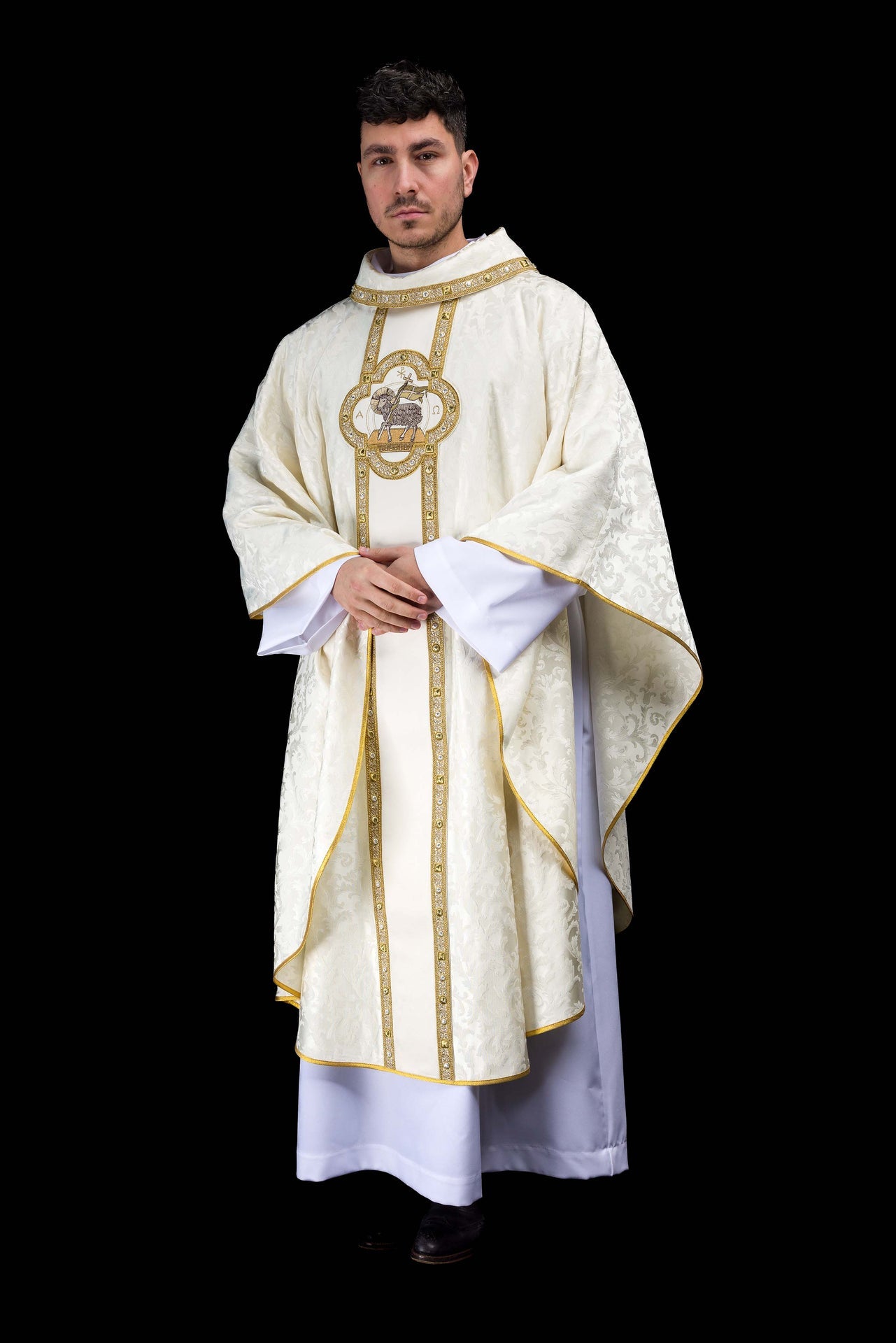 Kasel mit Zingulum und Stickerei des Osterlammes auf Jacquardstoff