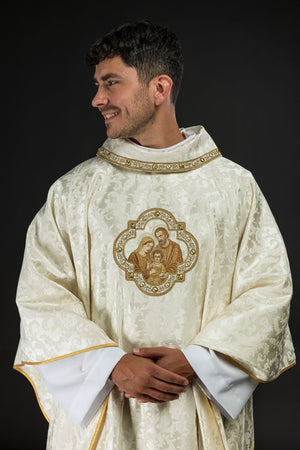 Ornat haftowany na Boże Narodzenie z wizerunkiem Świętej Rodziny - ORNATY.PL