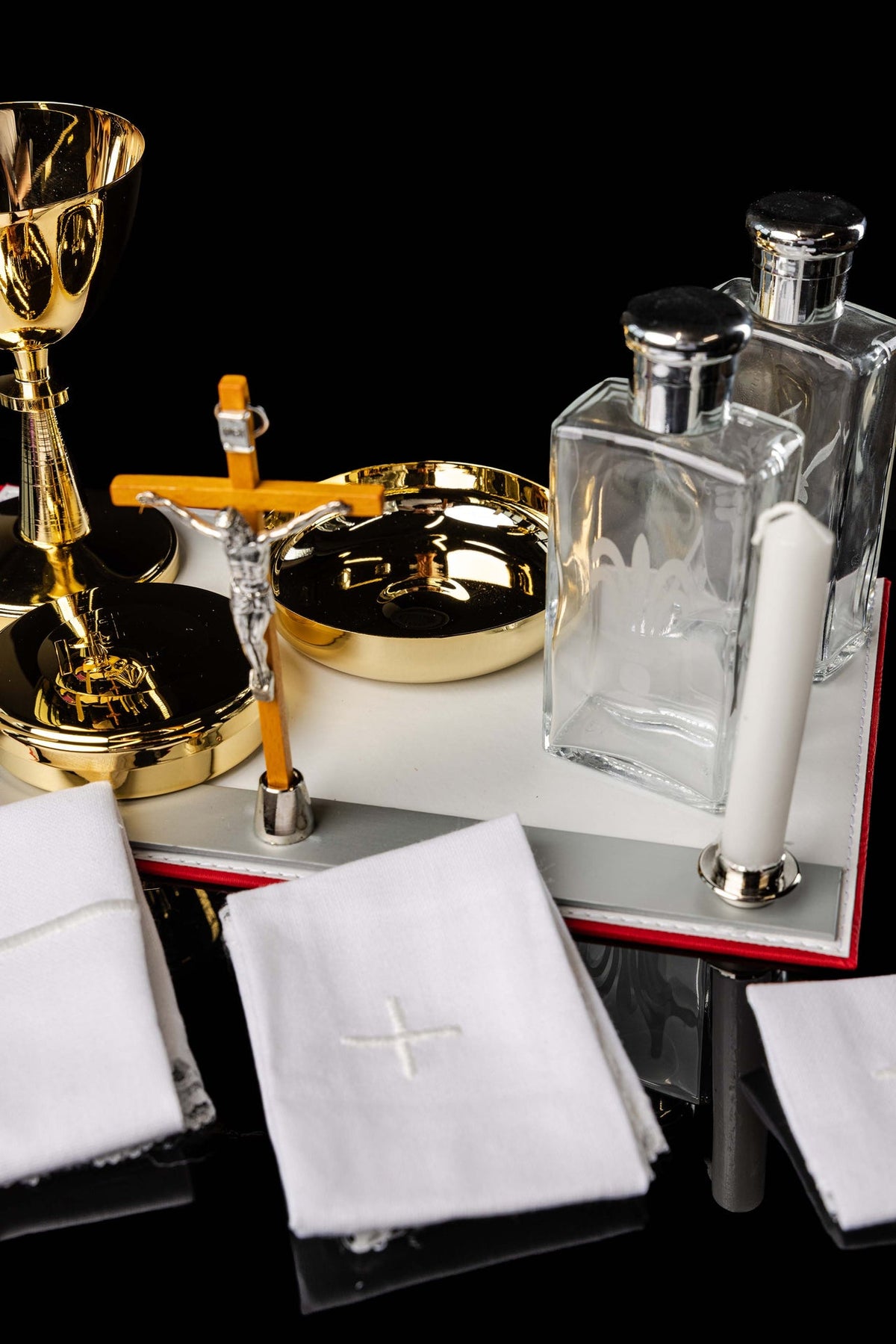 Missionskoffer mit liturgischer Ausstattung