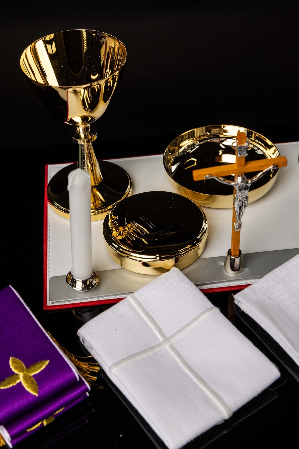 Missionskoffer mit liturgischer Ausstattung