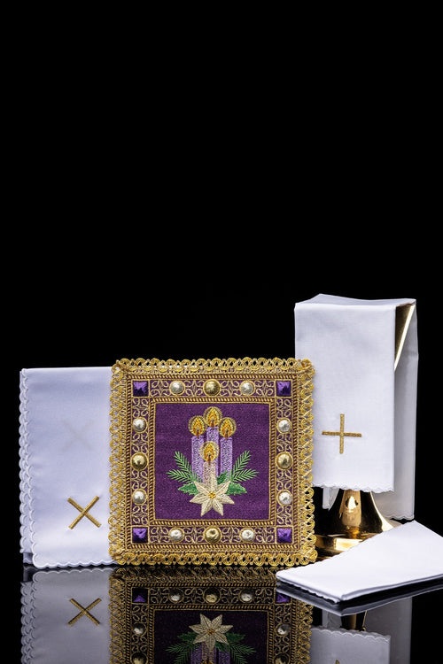 Besticktes Kelchleinen für den Advent