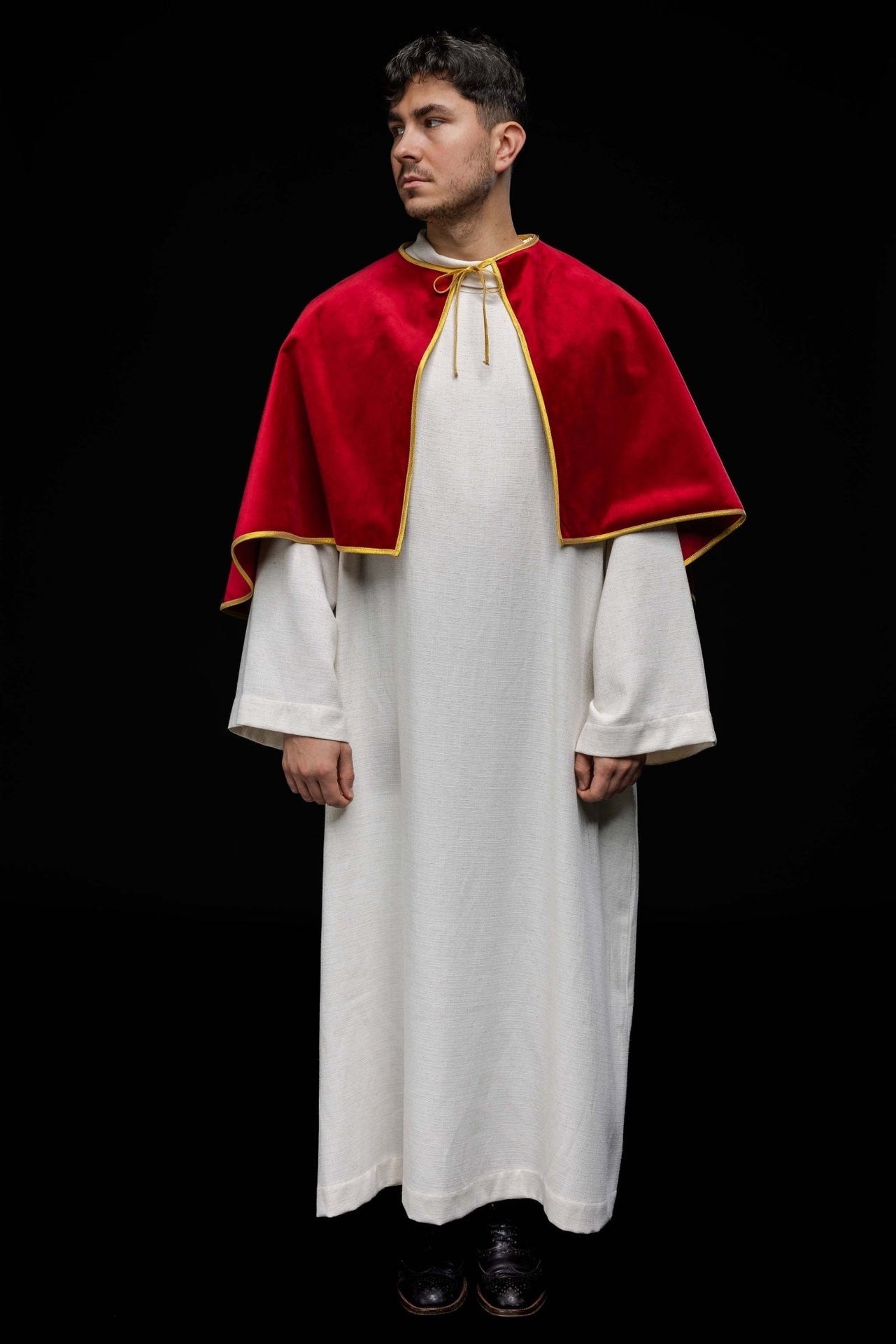 Aksamitna pelerynka ministrancka z wiązaniem czerwona