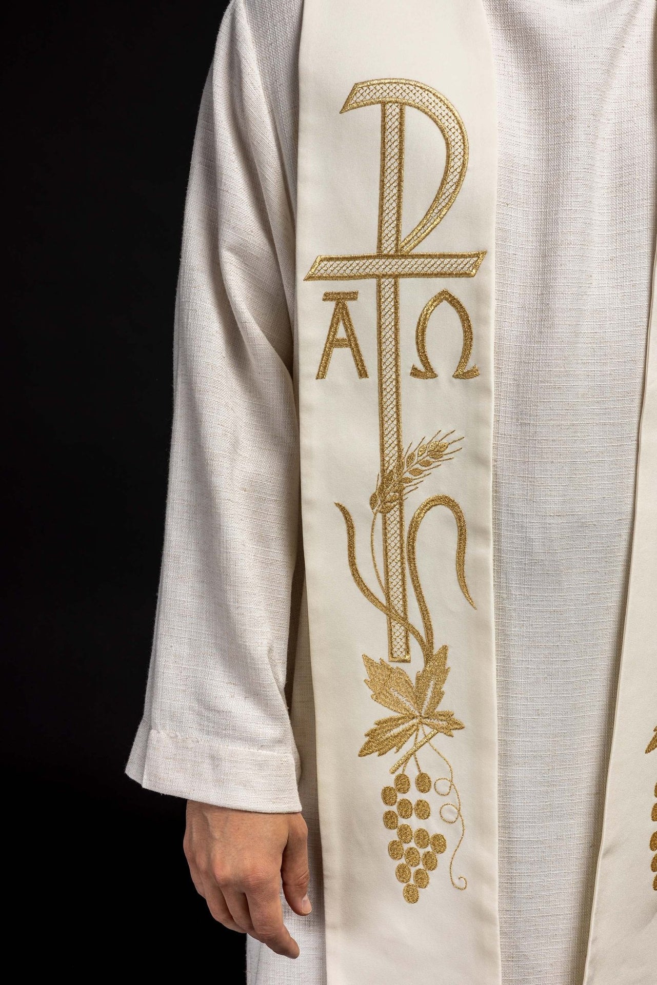 Alpha und Omega ecru bestickte Priesterstola - MESSGEWANDER.DE