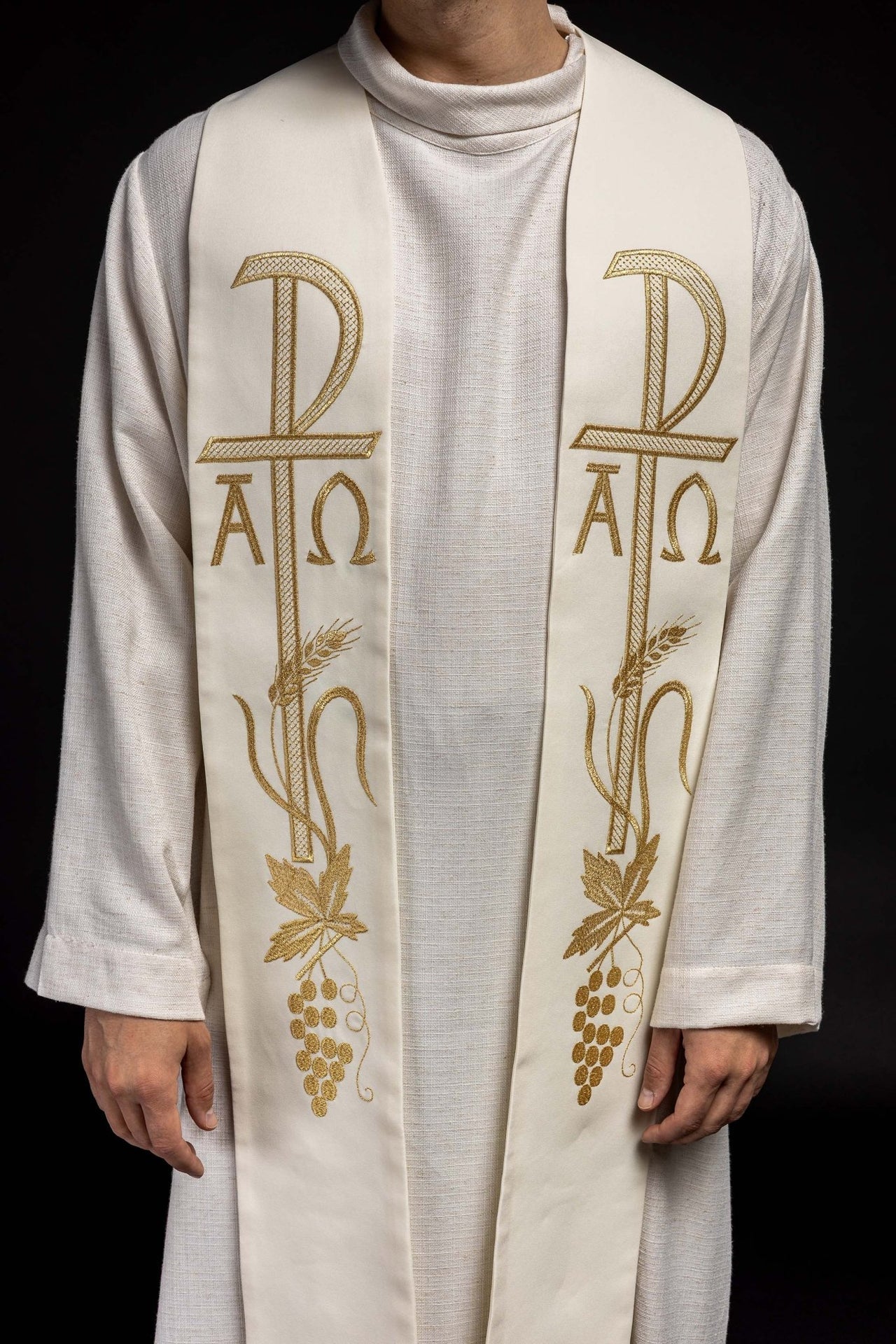 Alpha und Omega ecru bestickte Priesterstola - MESSGEWANDER.DE