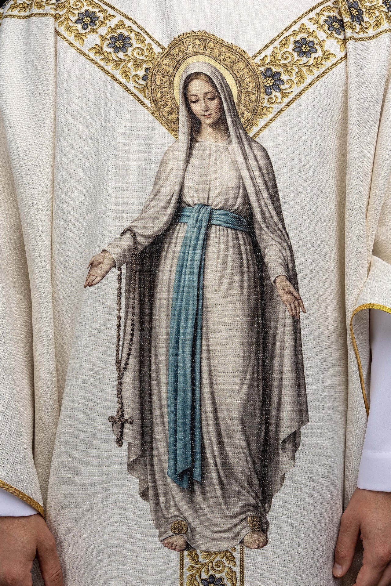 Bedruckte Kasel mit dem Bildnis Unserer Lieben Frau von Lourdes - MESSGEWANDER.DE