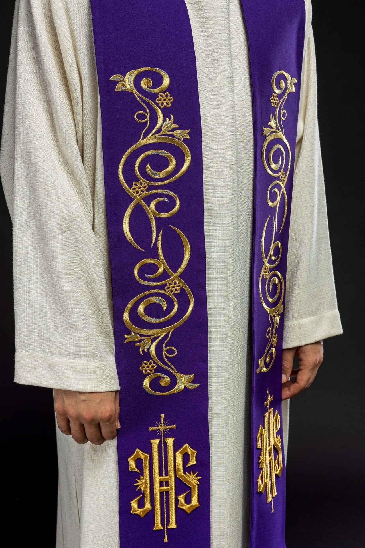 Bestickte Priesterstola IHS Violett - MESSGEWANDER.DE