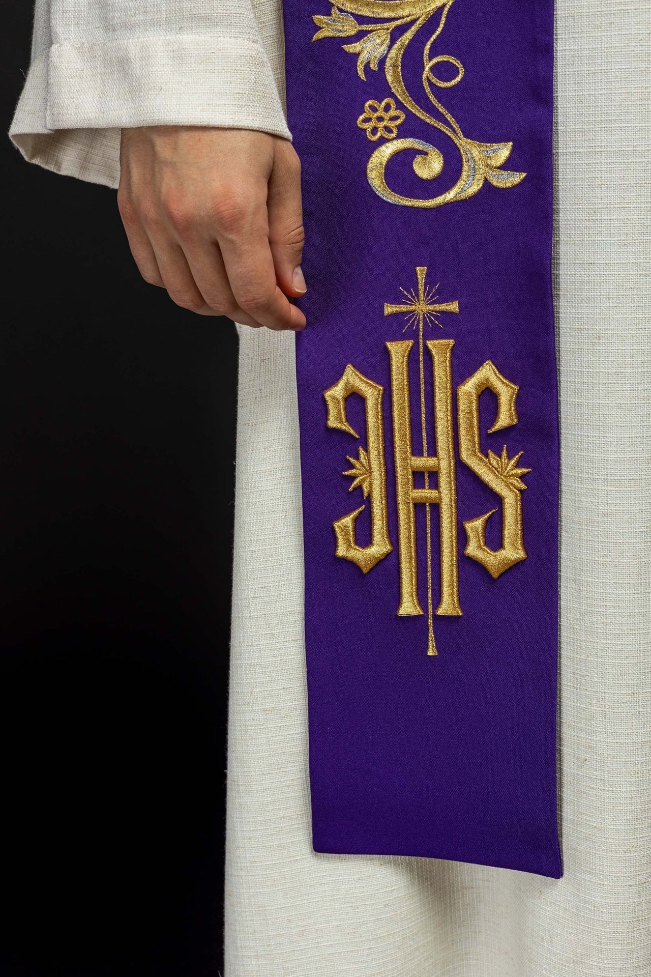 Bestickte Priesterstola IHS Violett - MESSGEWANDER.DE