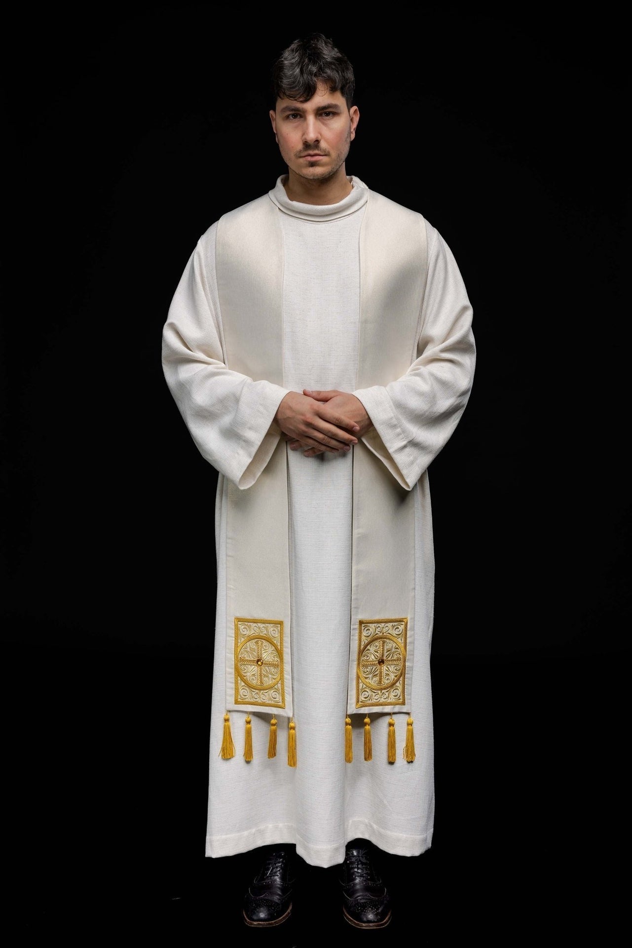 Bestickte Priesterstola mit Brads verziert - MESSGEWANDER.DE