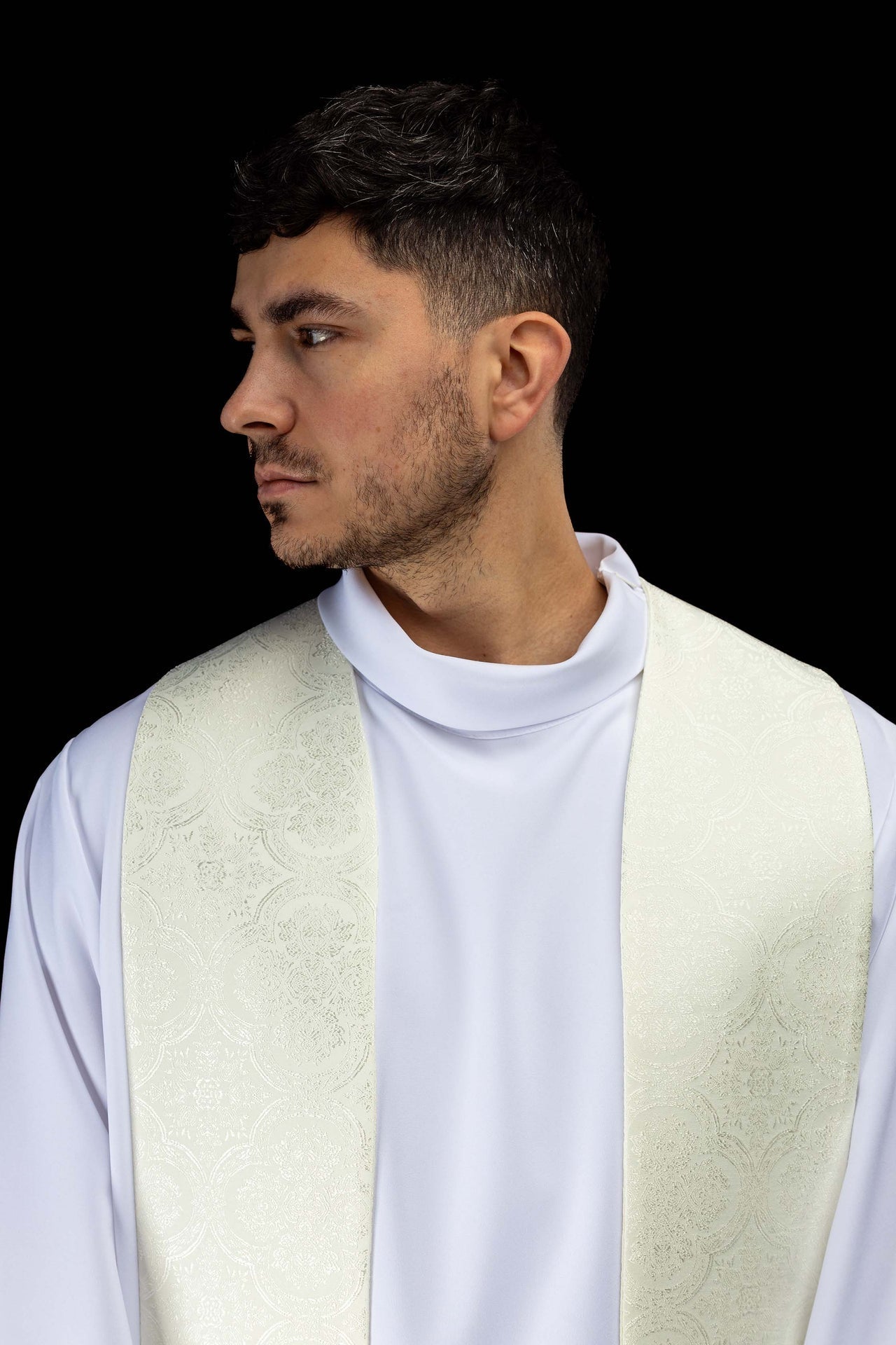 Bestickte Stola mit Kreuzmotiv aus ecrufarbenem Jacquardstoff - MESSGEWANDER.DE
