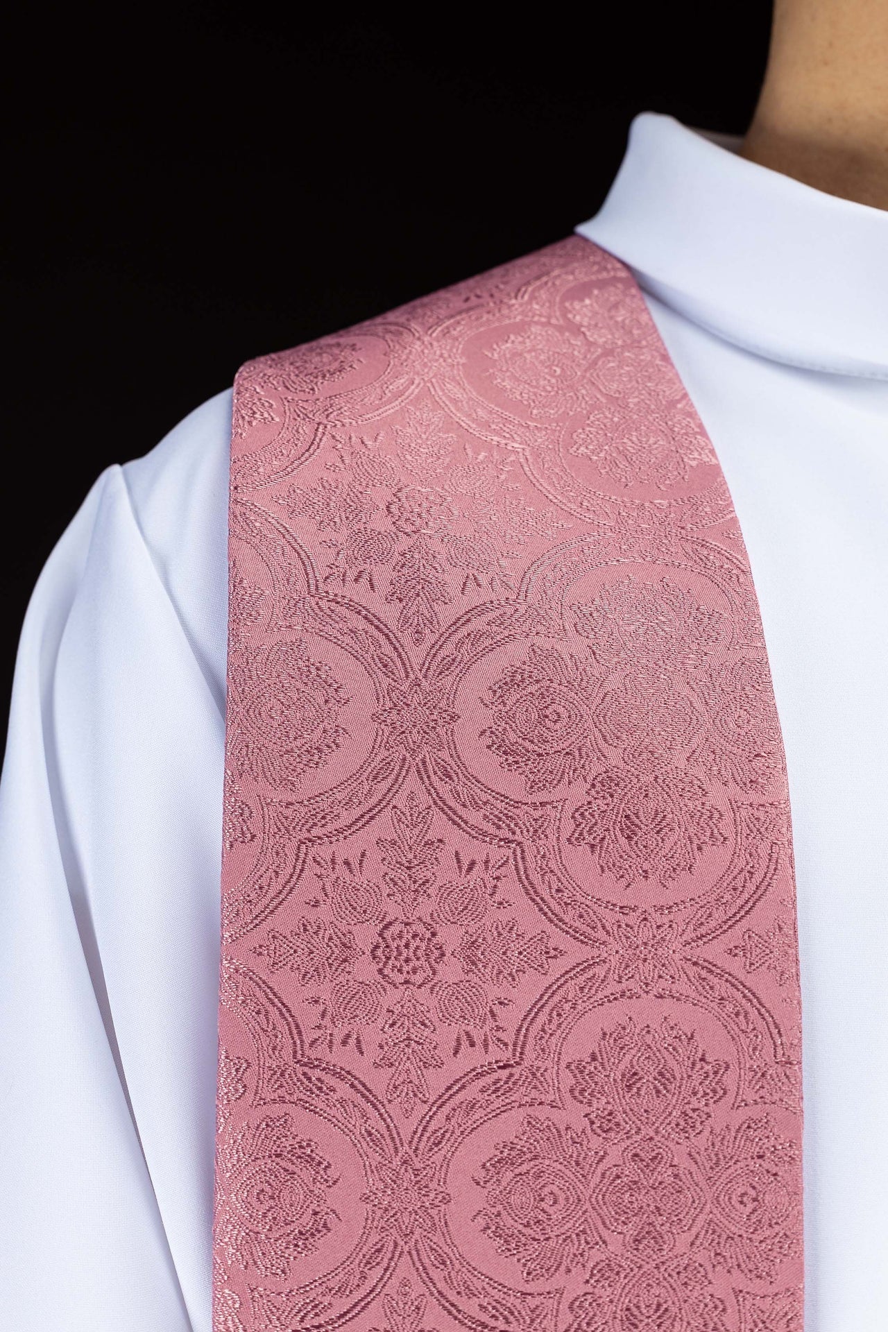 Bestickte Stola mit Kreuzmotiv aus rosafarbenem Jacquardstoff - MESSGEWANDER.DE