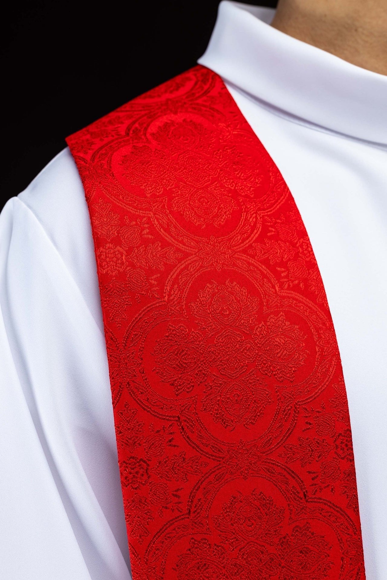 Bestickte Stola mit Kreuzmotiv aus rotem Jacquardstoff - MESSGEWANDER.DE
