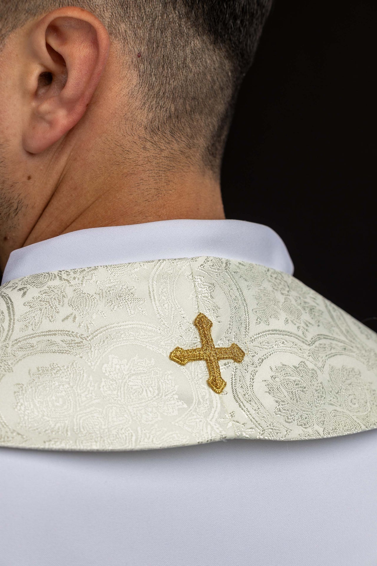 Bestickte Stola mit Kreuzmotiv ecru aus Jacquardstoff - MESSGEWANDER.DE