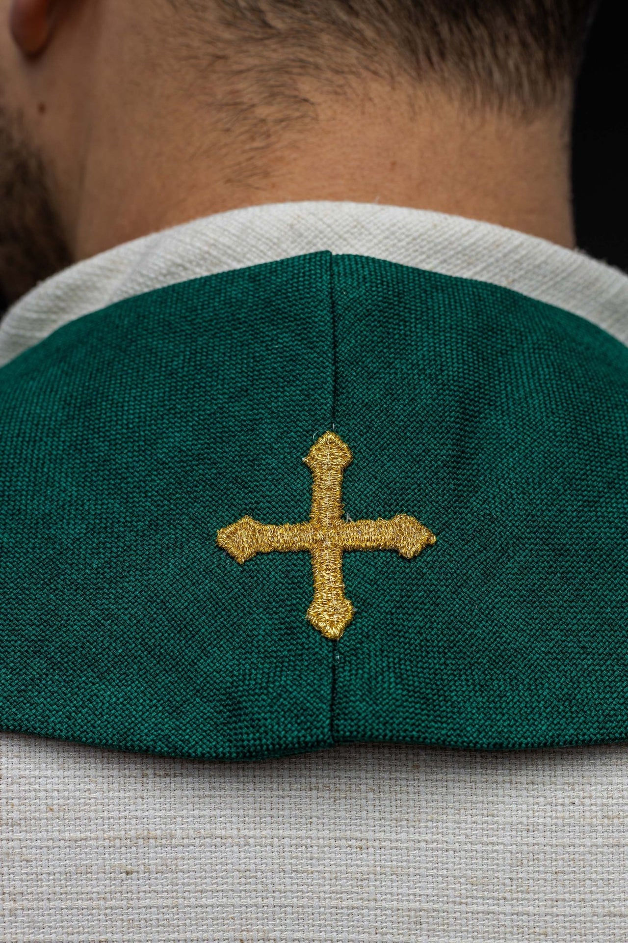 Bestickte Stola mit Kreuzsymbol grünem Samt - MESSGEWANDER.DE