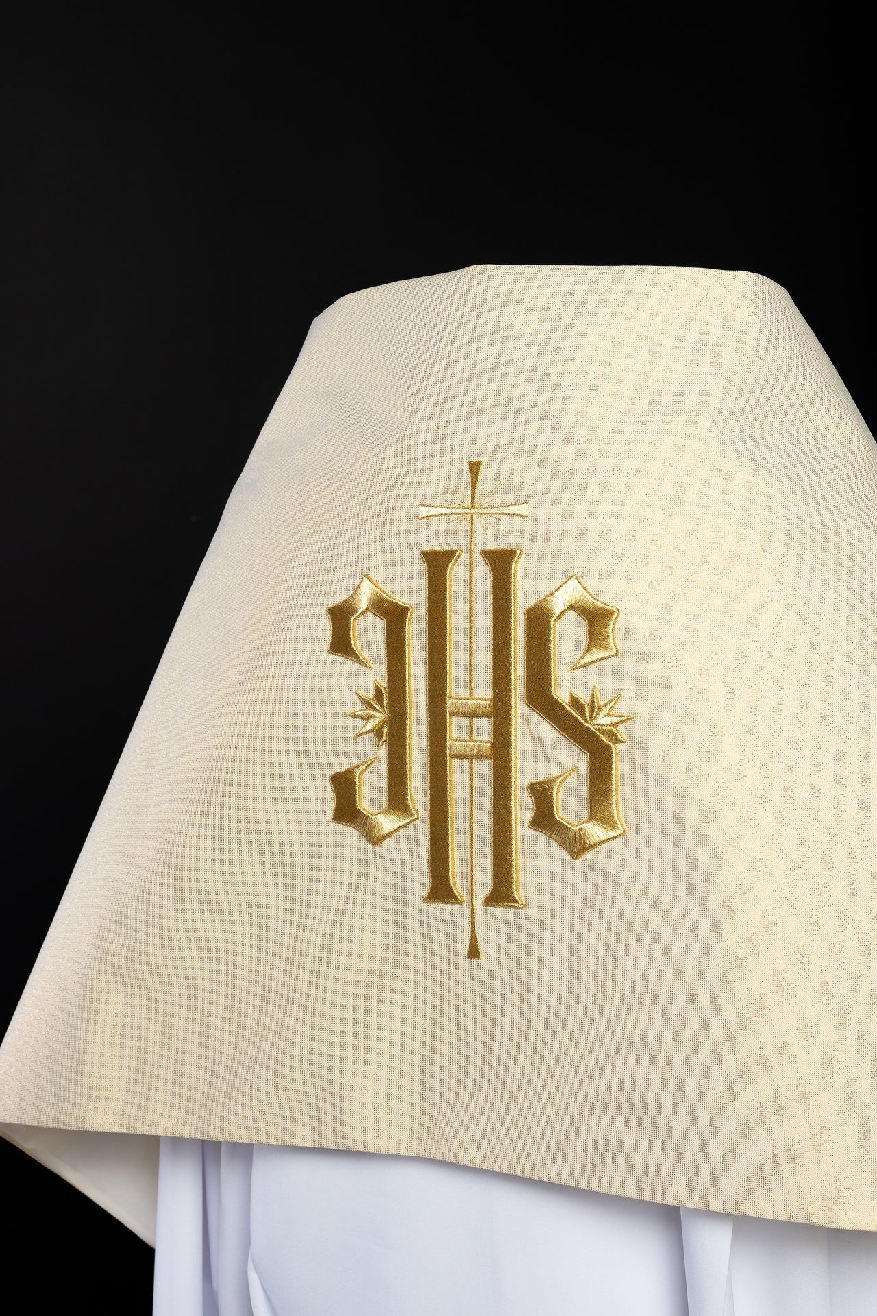 Besticktes liturgisches Velum mit IHS-Motiv in Gold - MESSGEWANDER.DE