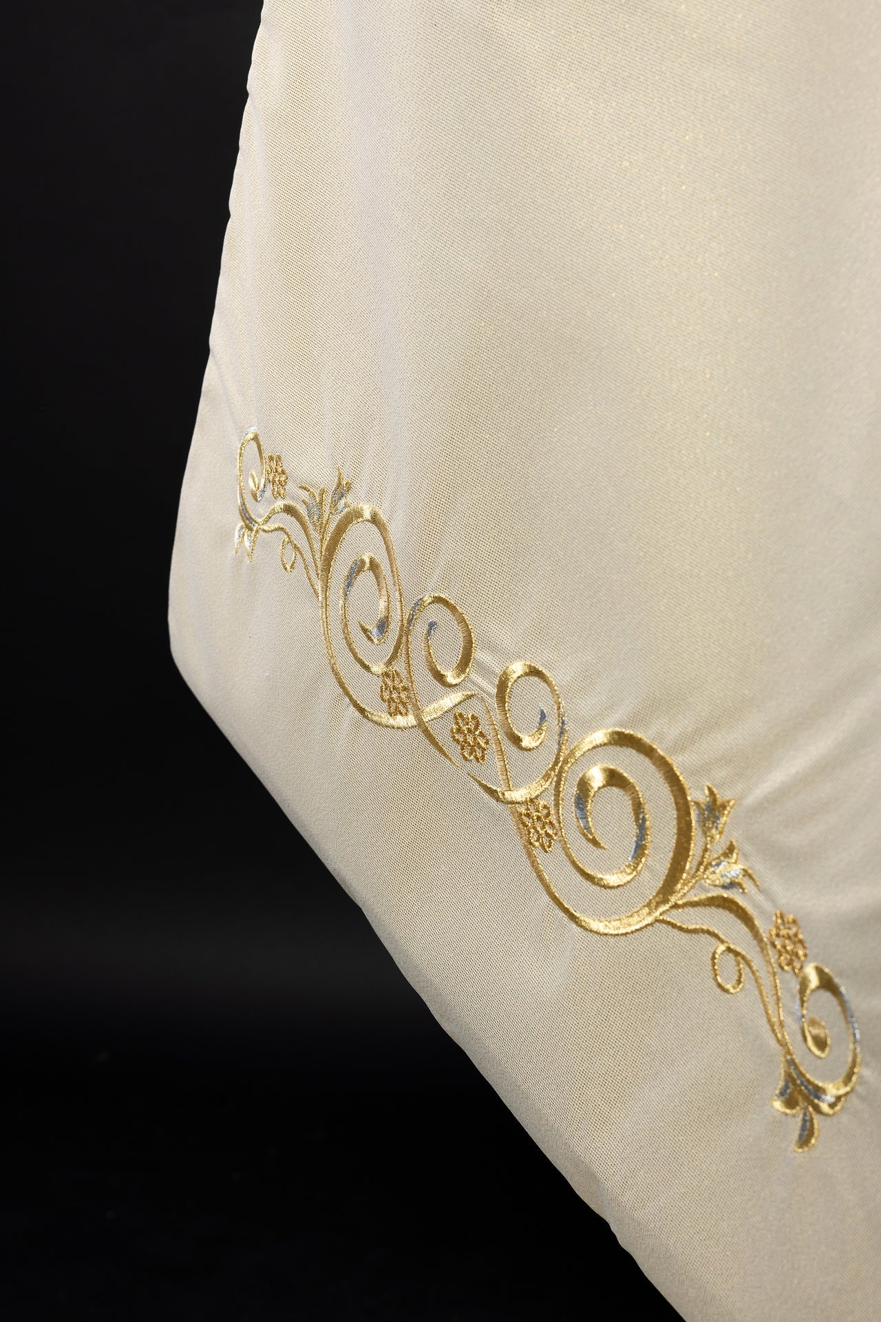 Besticktes liturgisches Velum mit IHS-Motiv in Gold - MESSGEWANDER.DE