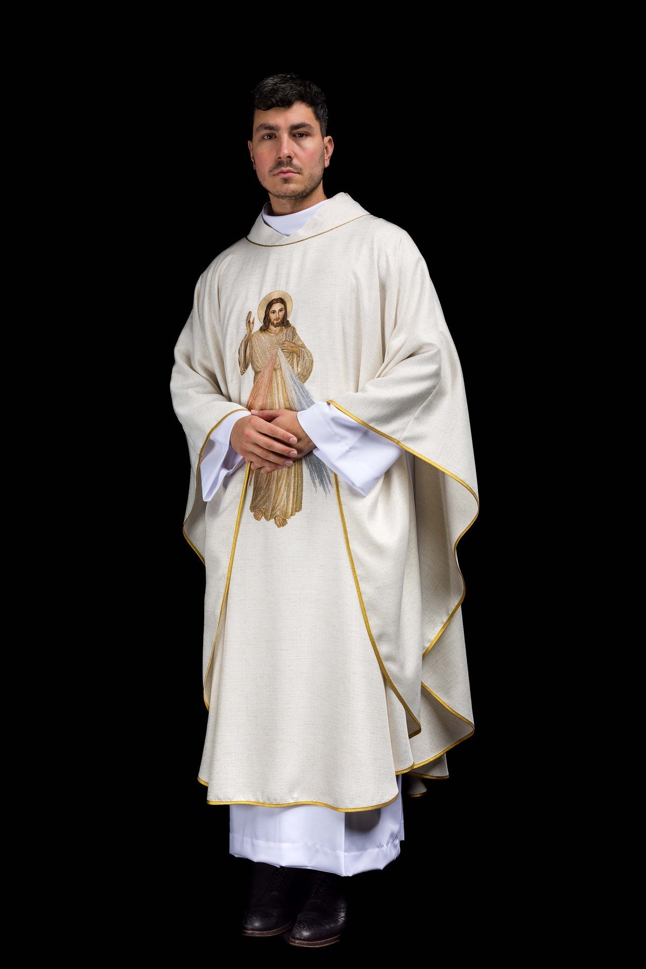 Besticktes Messgewand mit dem Bild des Barmherzigen Jesus ecru - MESSGEWANDER.DE