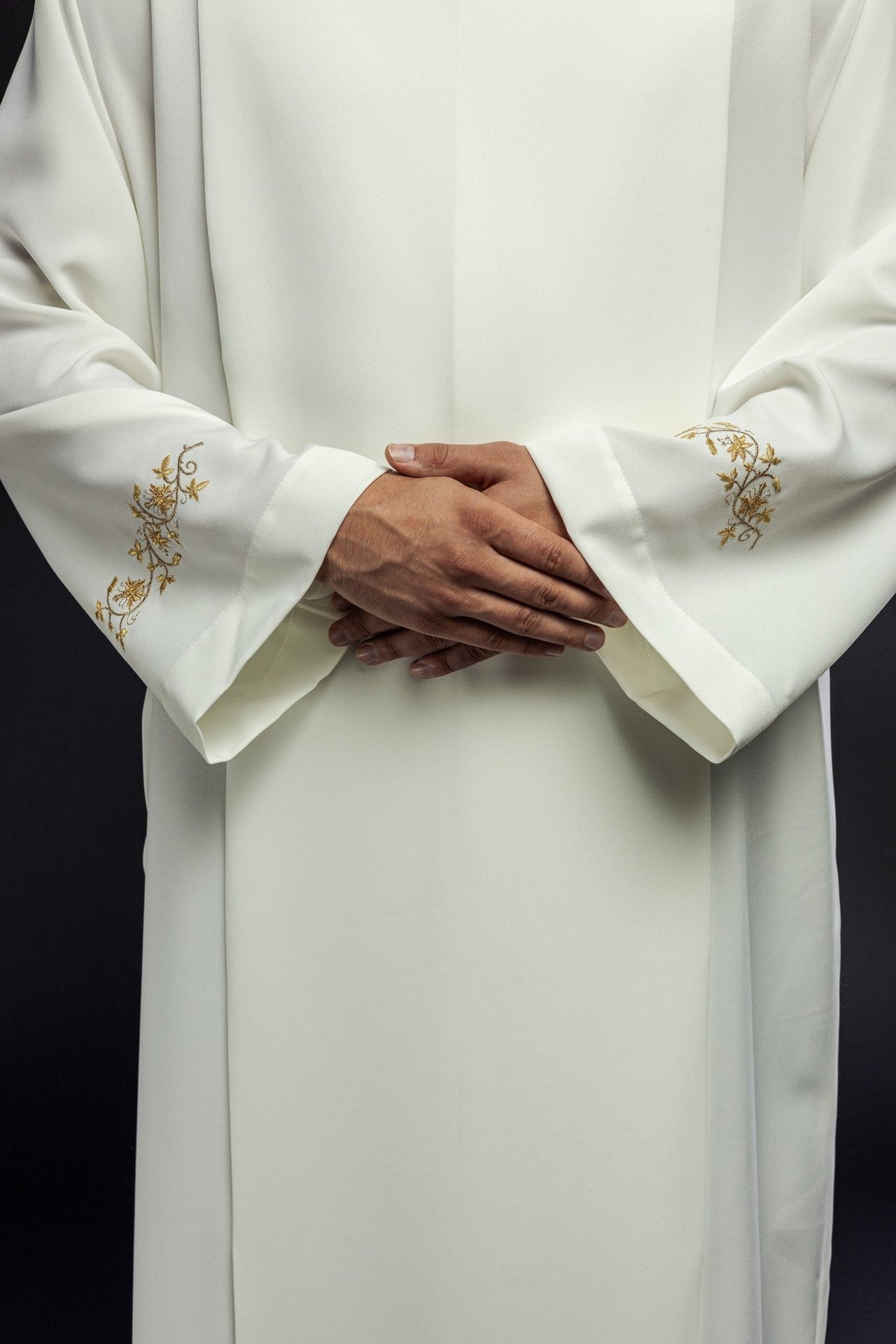 Besticktes Priestergewand mit Rollkragen Ecru - MESSGEWANDER.DE