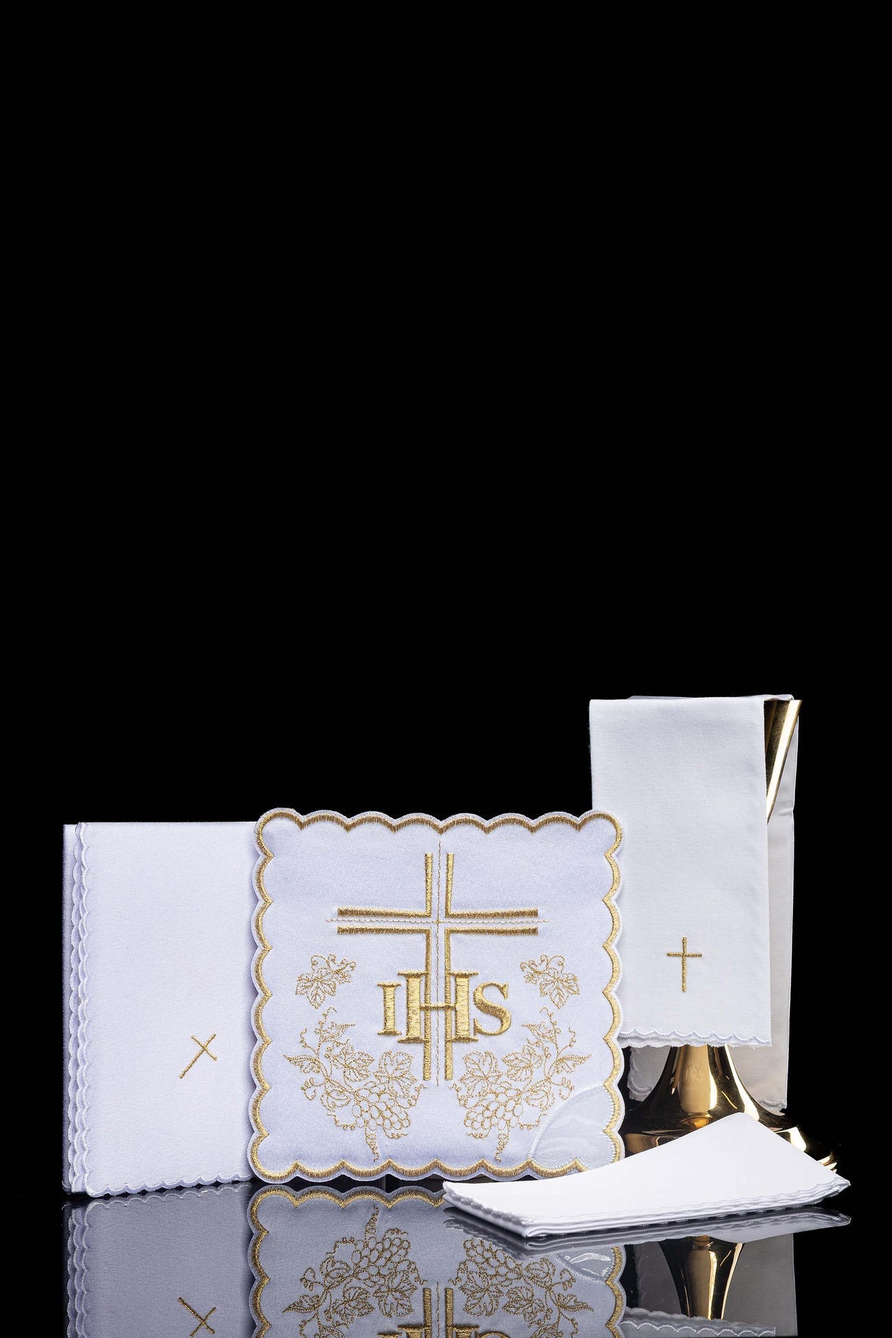 Chalice Dessous mit zarter Goldstickerei - MESSGEWANDER.DE